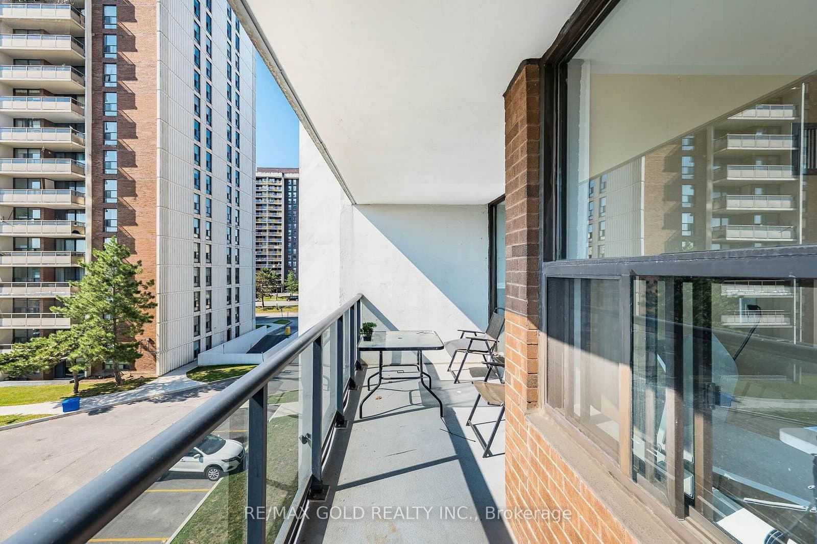 21 Knightsbridge Road, Unit 407 thumbnail 25