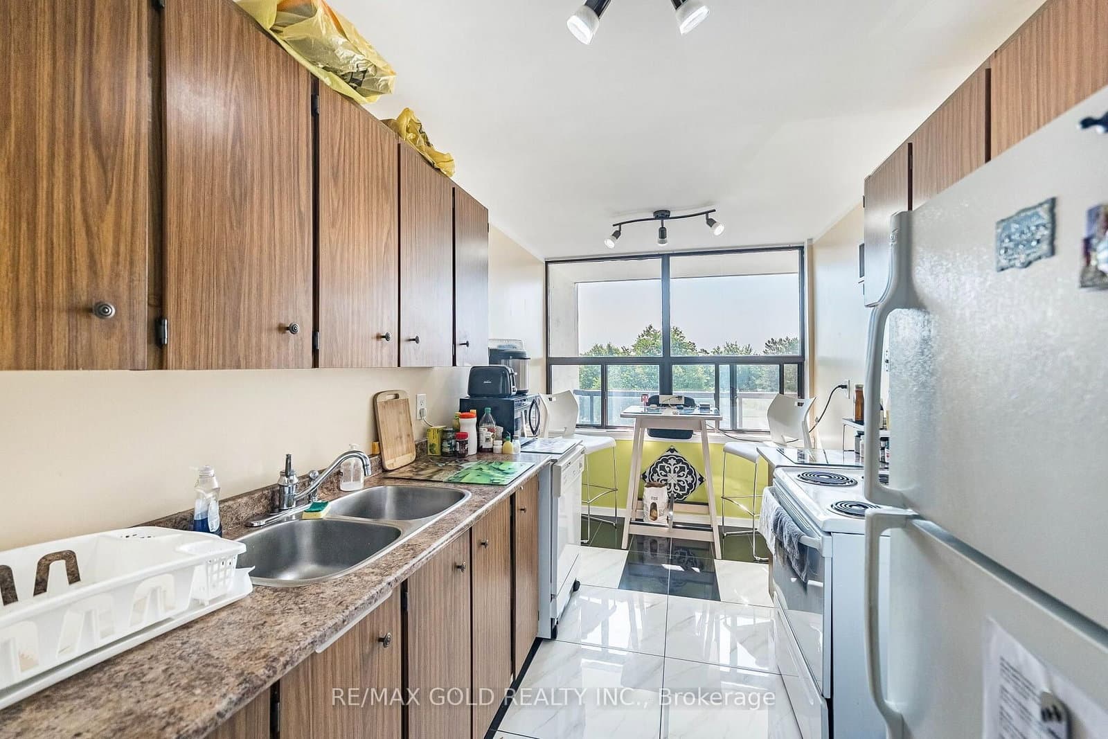 21 Knightsbridge Road, Unit 407 thumbnail 27