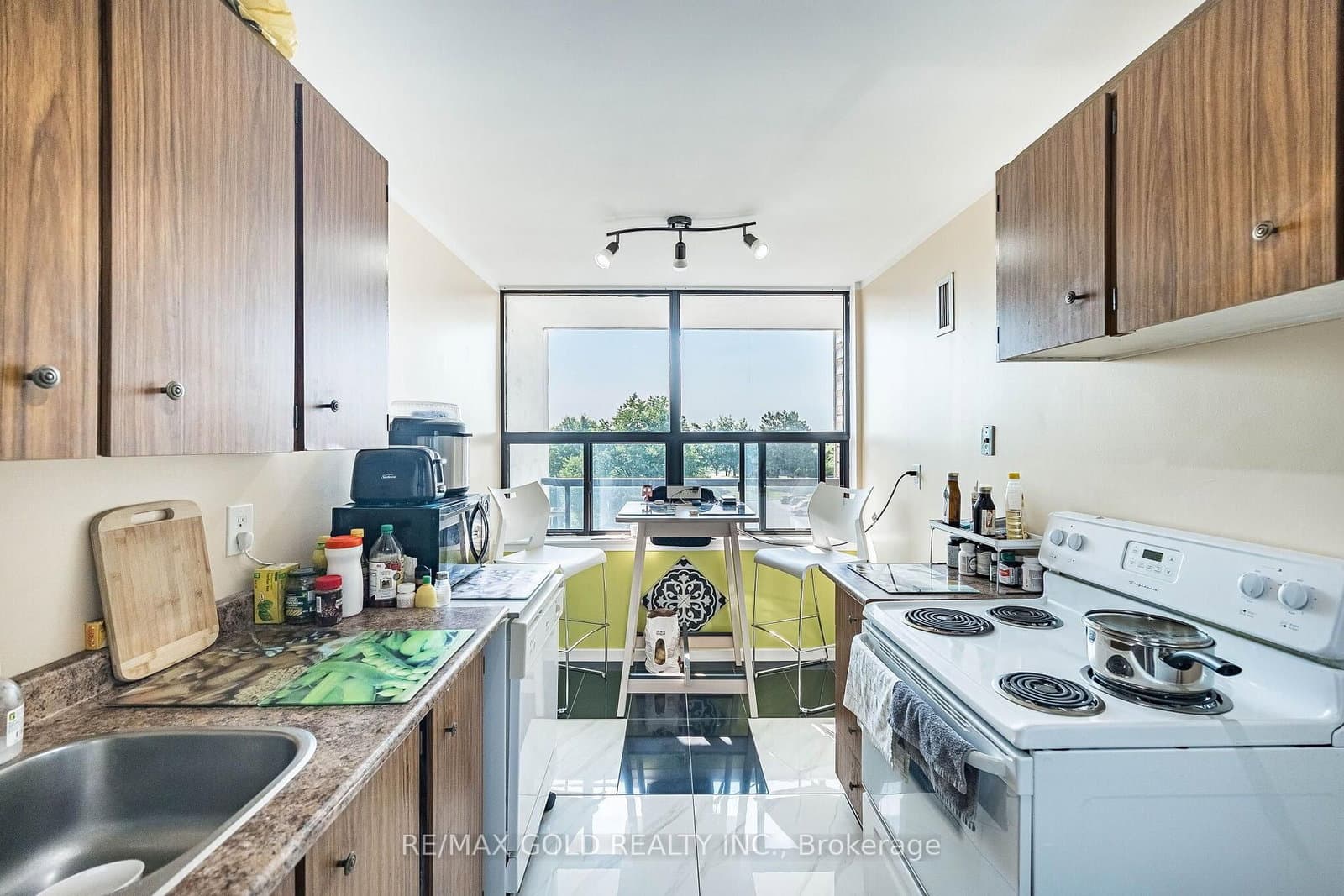 21 Knightsbridge Road, Unit 407 thumbnail 28