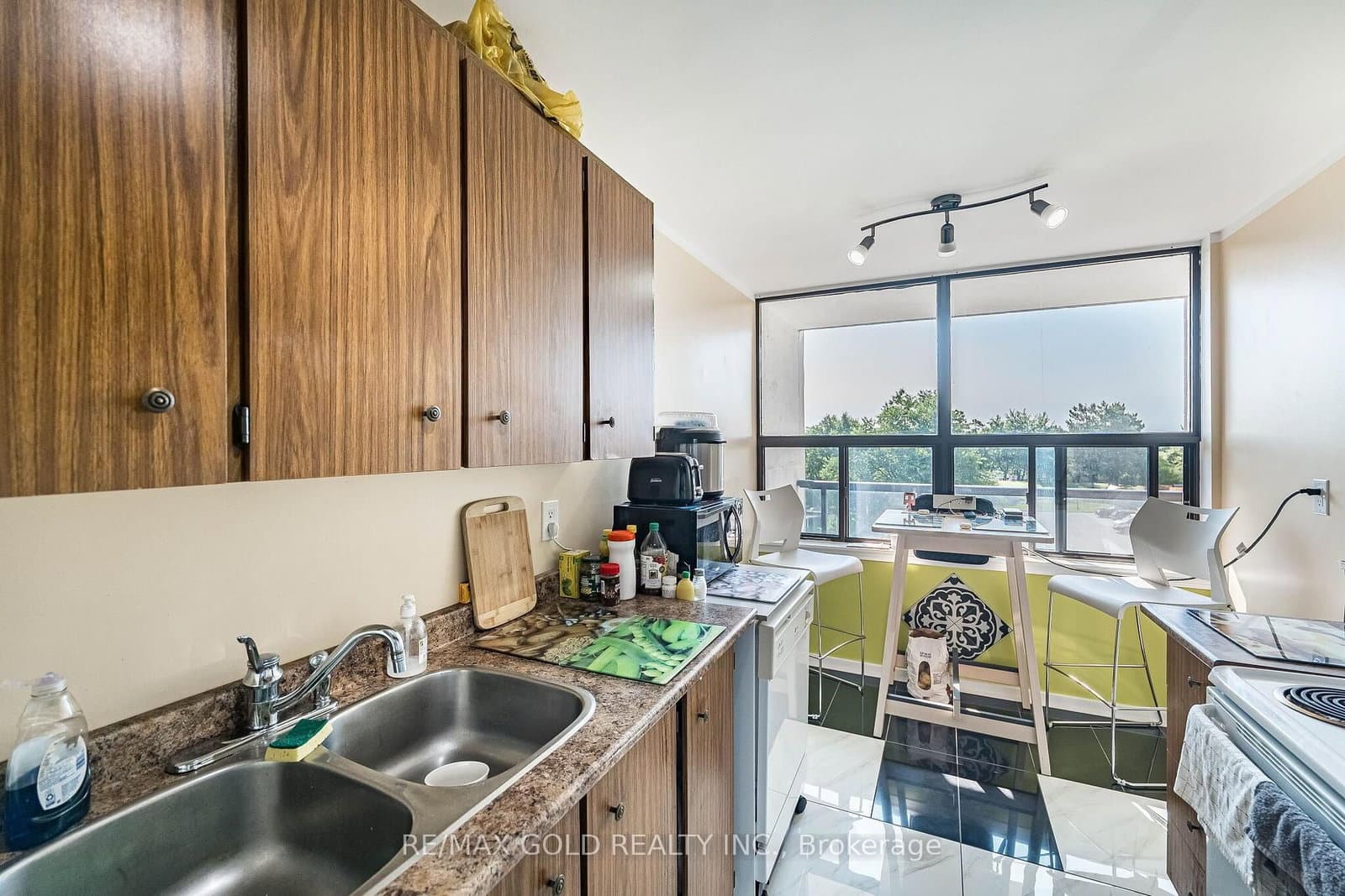 21 Knightsbridge Road, Unit 407 thumbnail 29