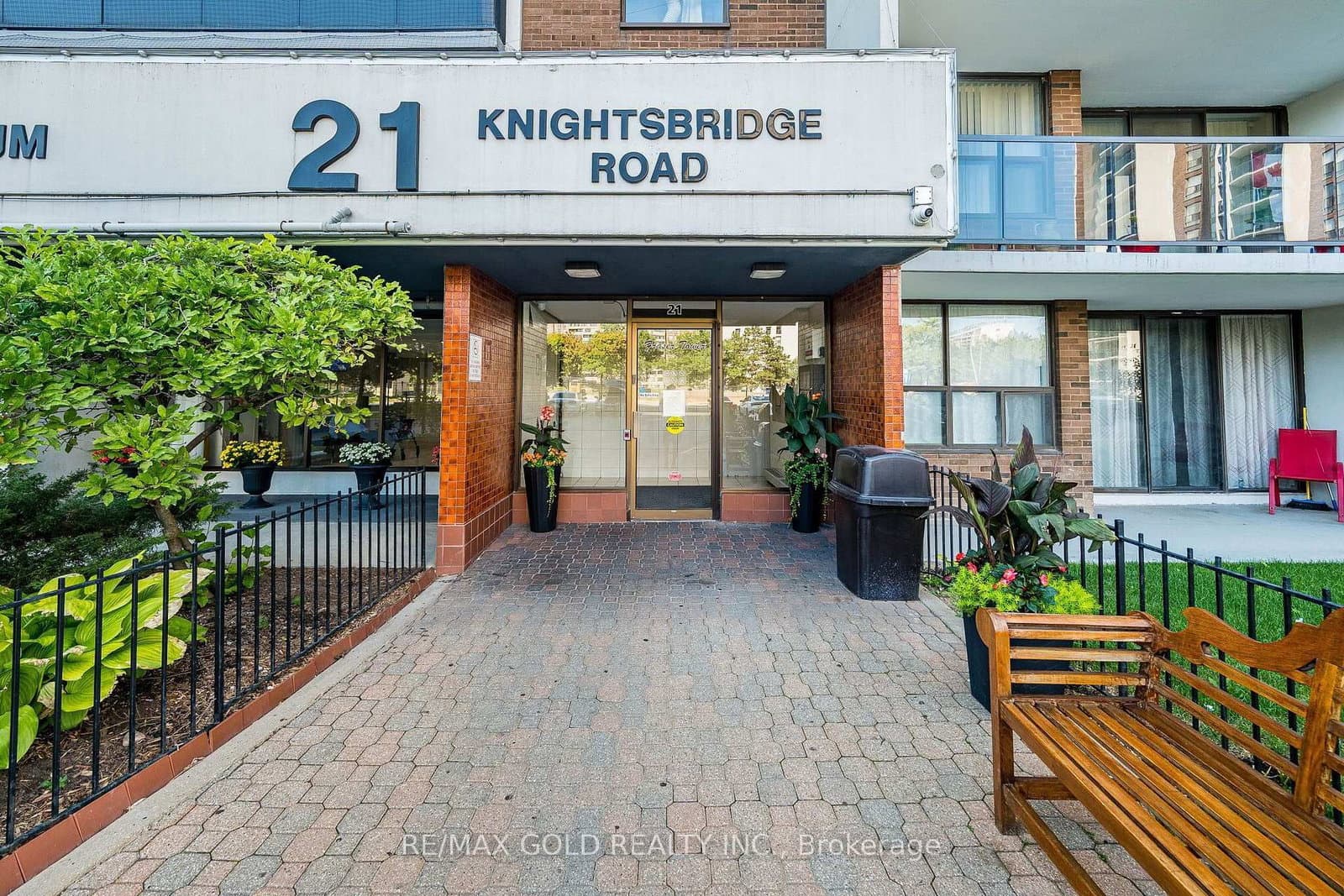 21 Knightsbridge Road, Unit 407 thumbnail 3