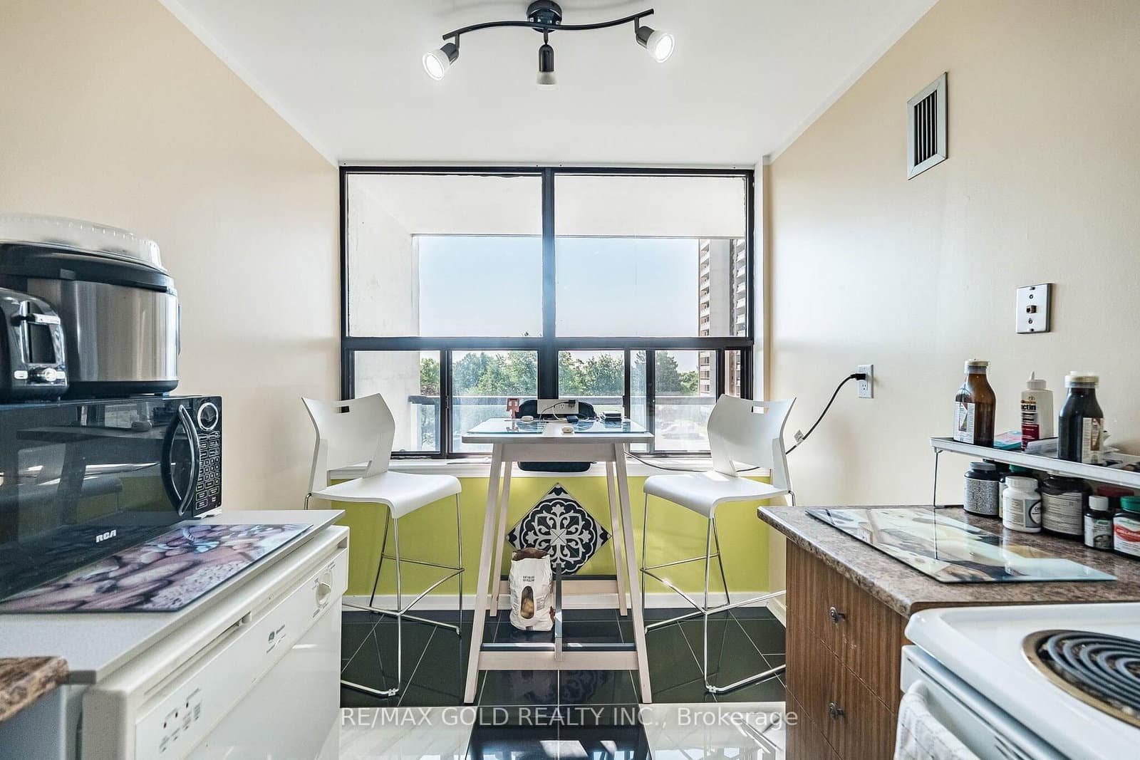 21 Knightsbridge Road, Unit 407 thumbnail 31