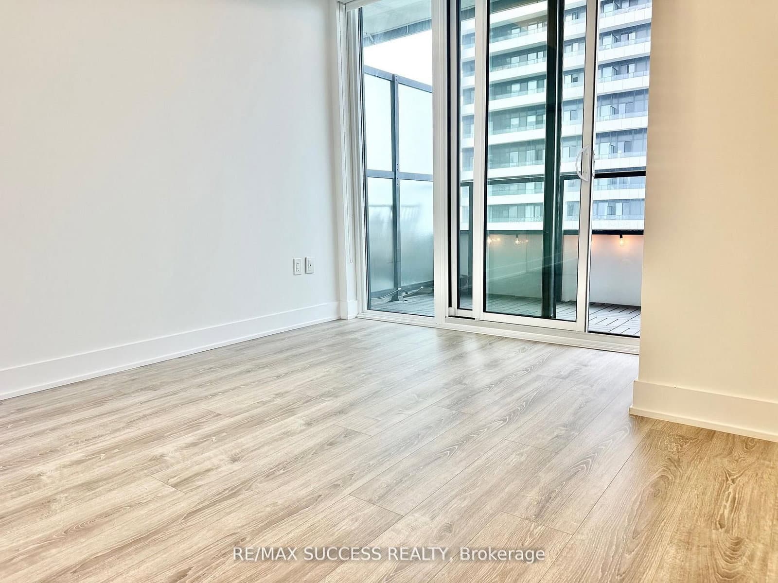 30 Shore Breeze Drive, Unit 2617 thumbnail 19