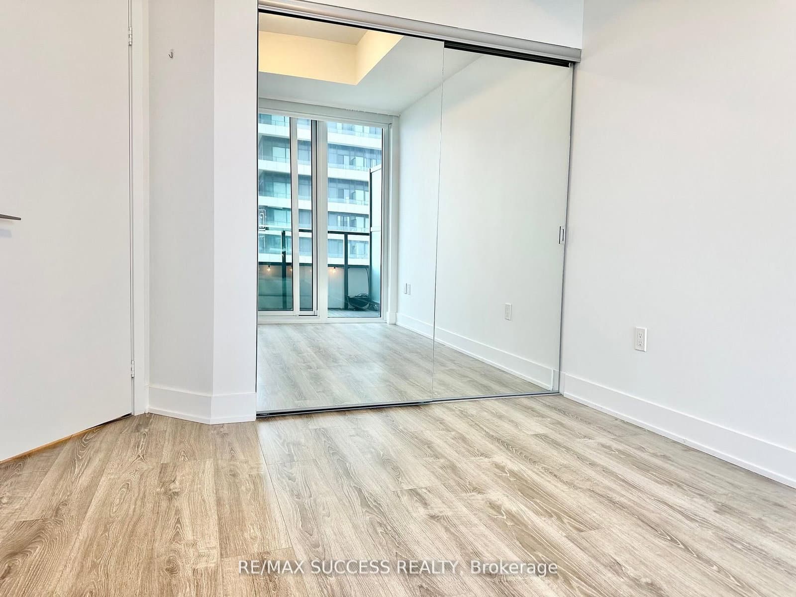 30 Shore Breeze Drive, Unit 2617 thumbnail 20