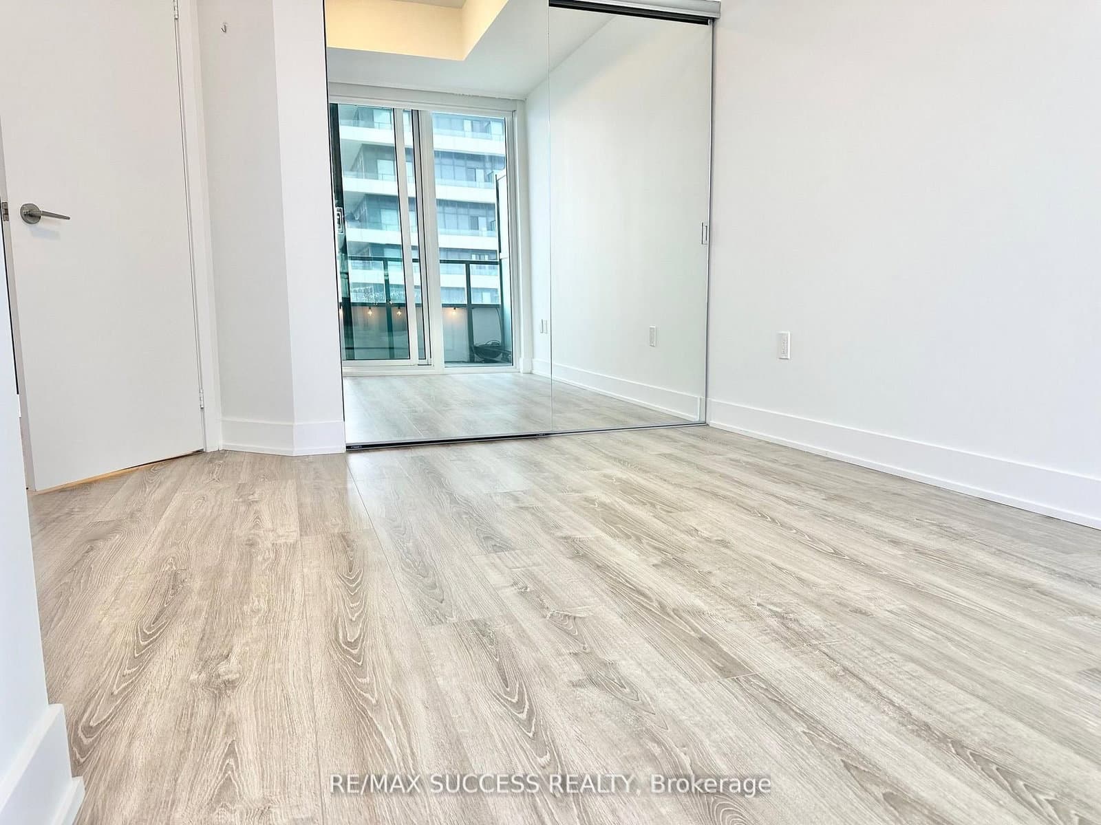 30 Shore Breeze Drive, Unit 2617 thumbnail 21