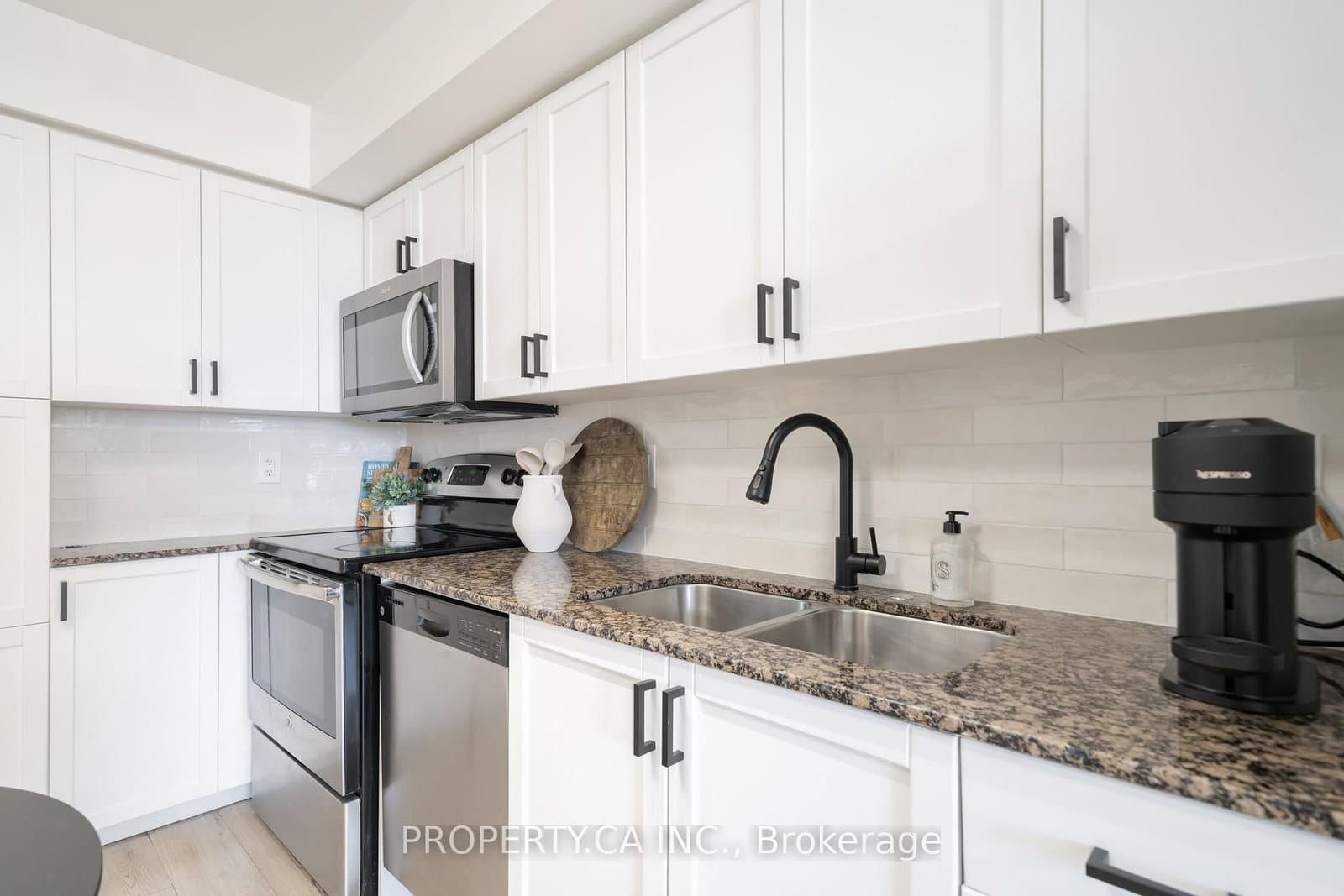 830 Lawrence Avenue, Unit 1201 thumbnail 13