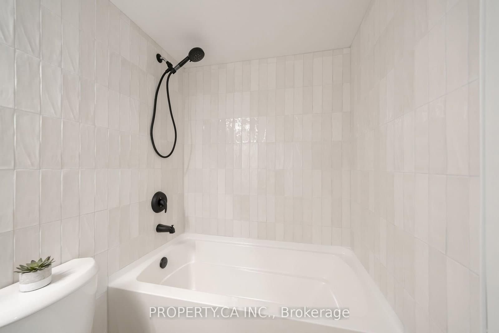 830 Lawrence Avenue, Unit 1201 thumbnail 16