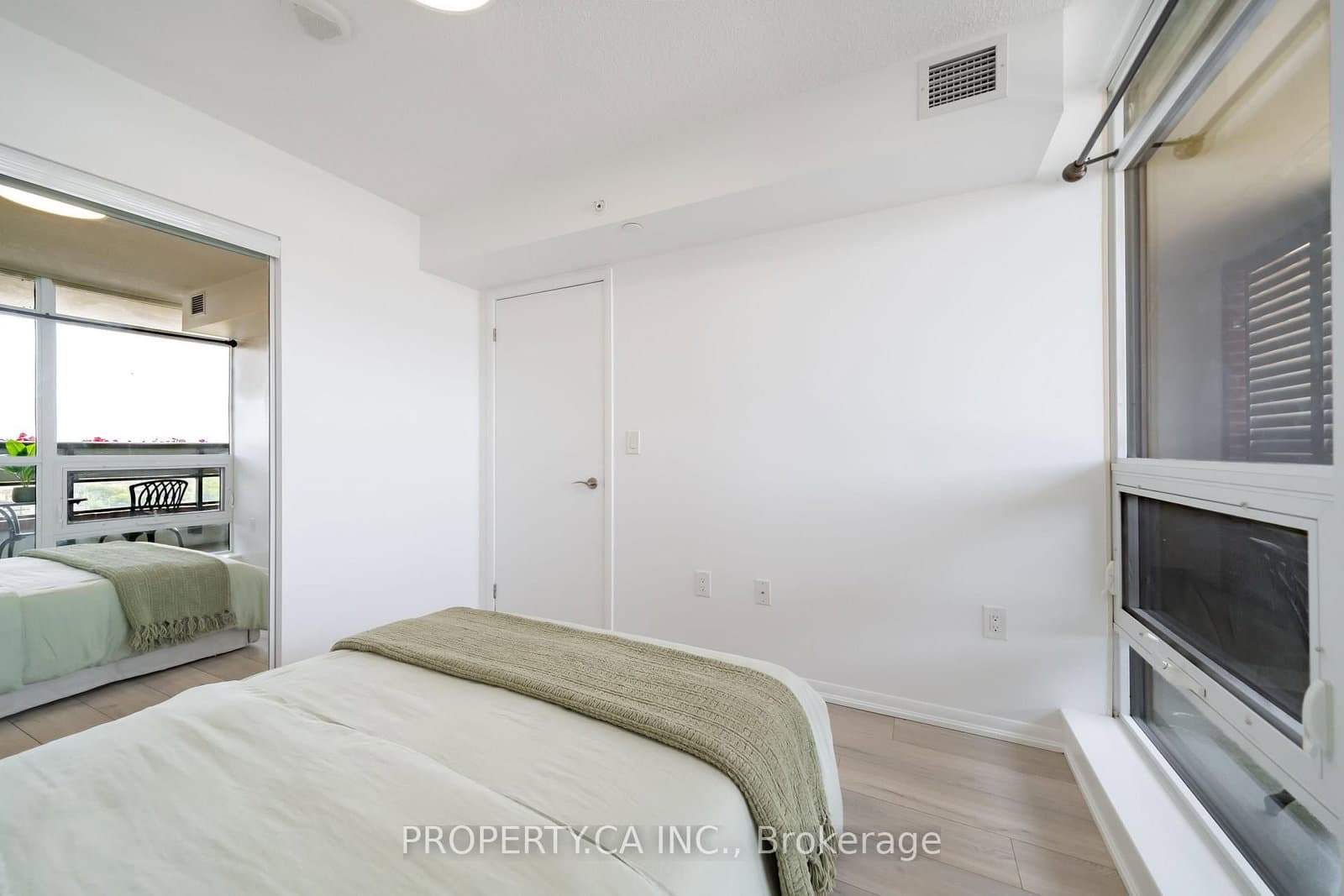 830 Lawrence Avenue, Unit 1201 thumbnail 21