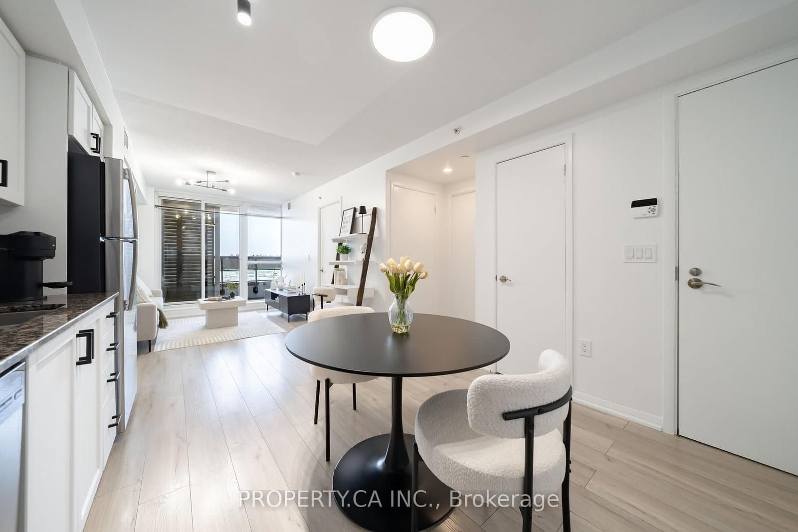 830 Lawrence Avenue, Unit 1201 thumbnail 3