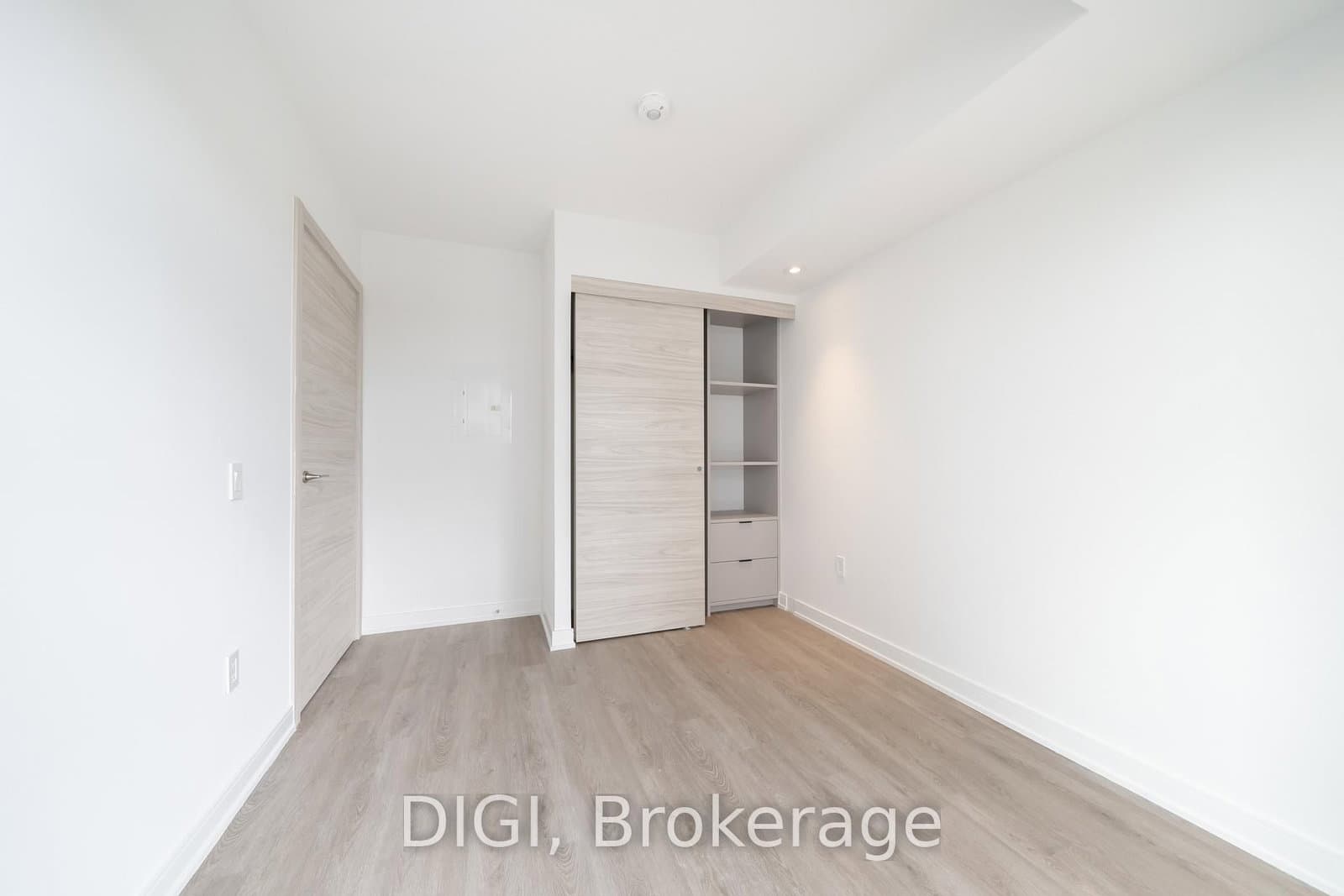 485 Perth Avenue, Unit E725 thumbnail 16