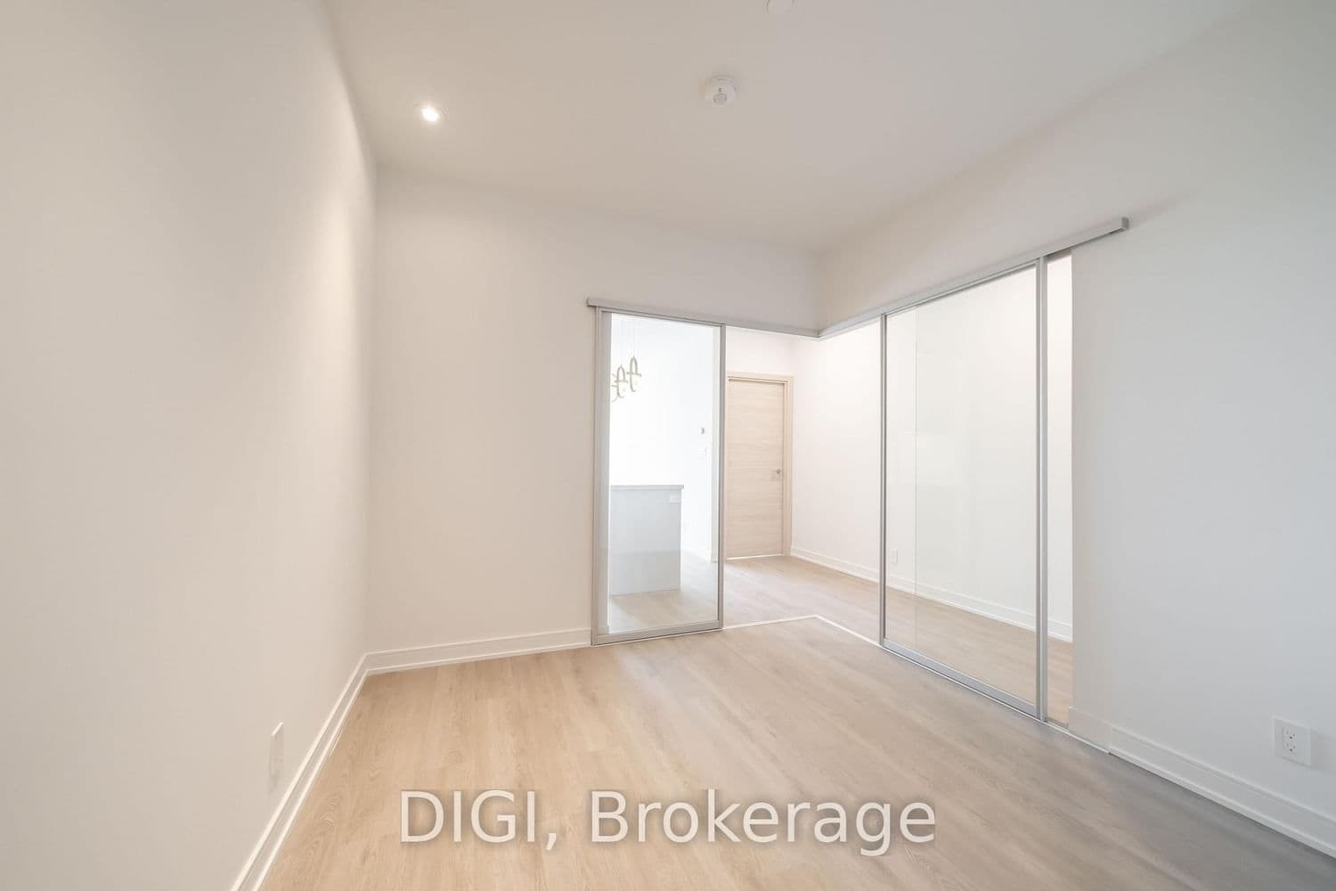 485 Perth Avenue, Unit W320 thumbnail 19