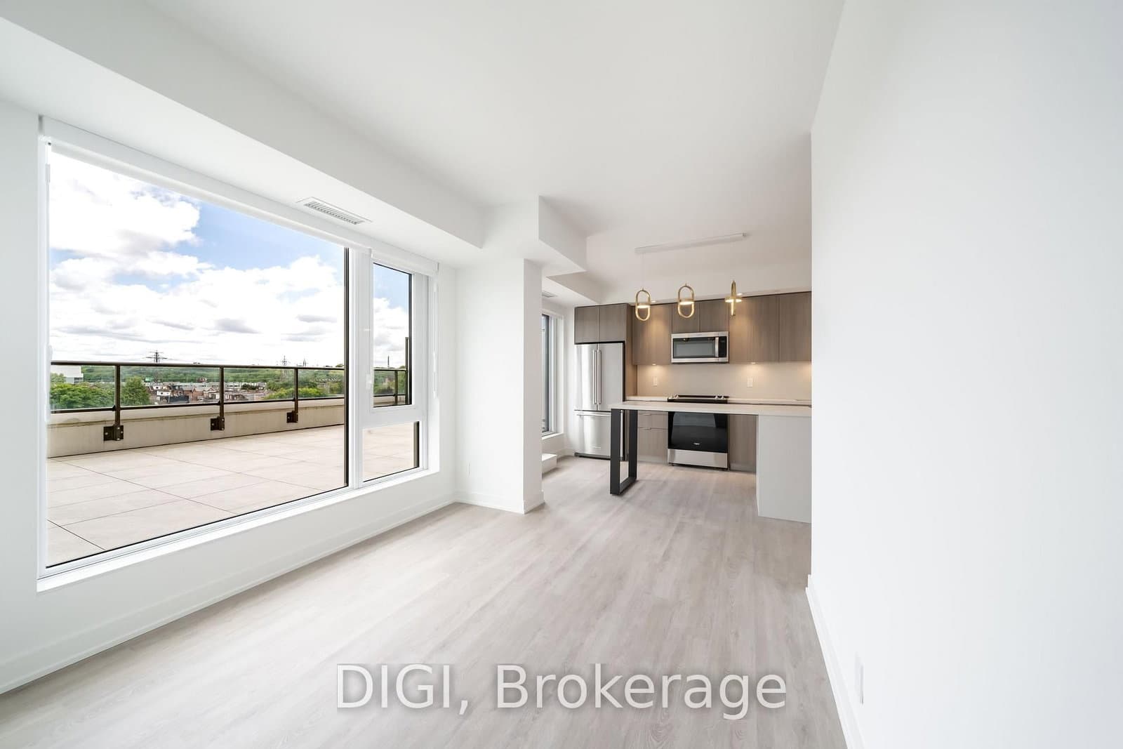 #E613 - 485 Perth Avenue