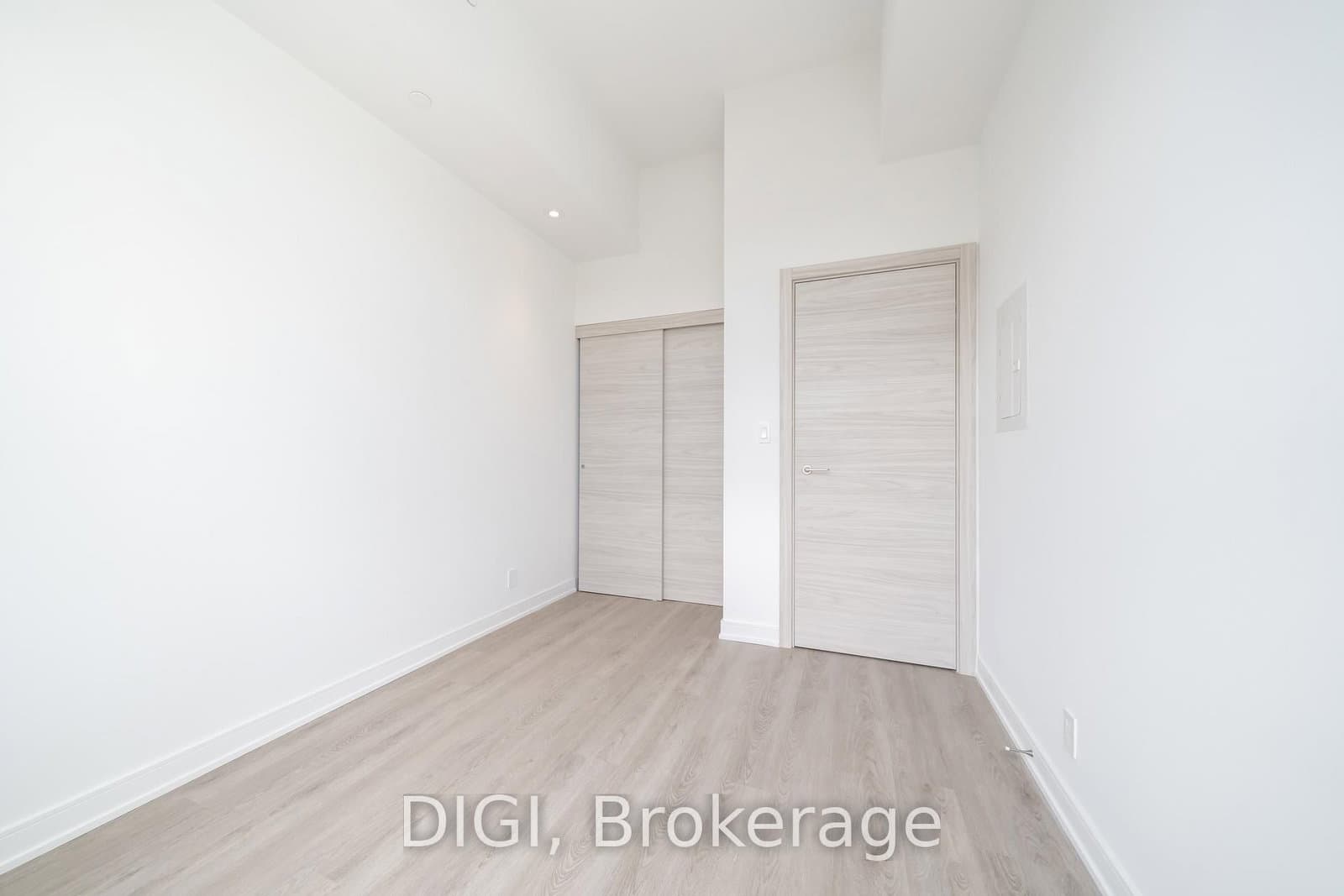 485 Perth Avenue, Unit E438 thumbnail 10