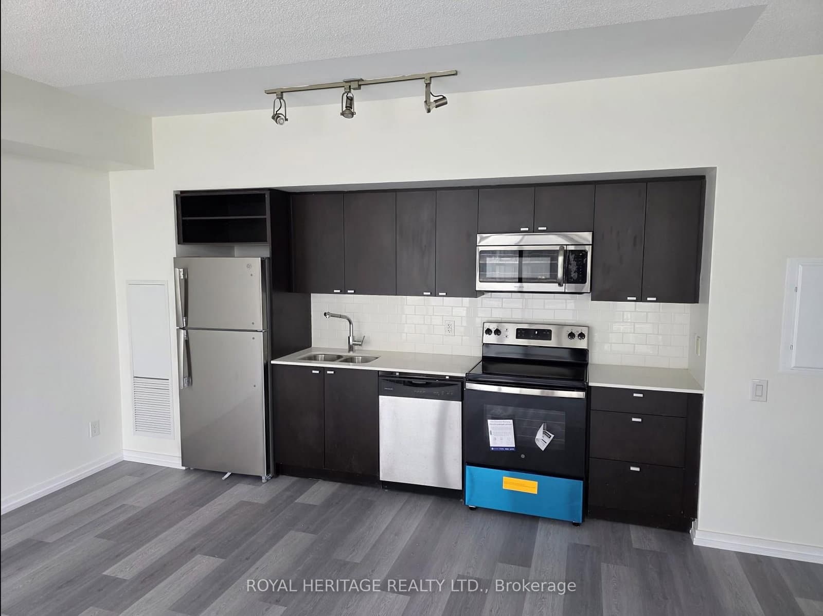 105 Queensway Avenue, Unit 1216 thumbnail 6