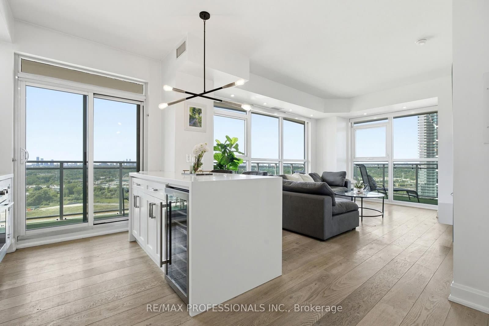 33 Shore Breeze Drive, Unit 1904 thumbnail 12