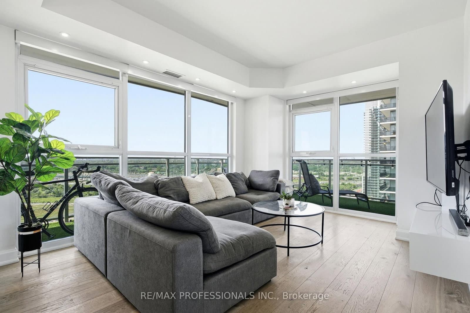 33 Shore Breeze Drive, Unit 1904 thumbnail 13