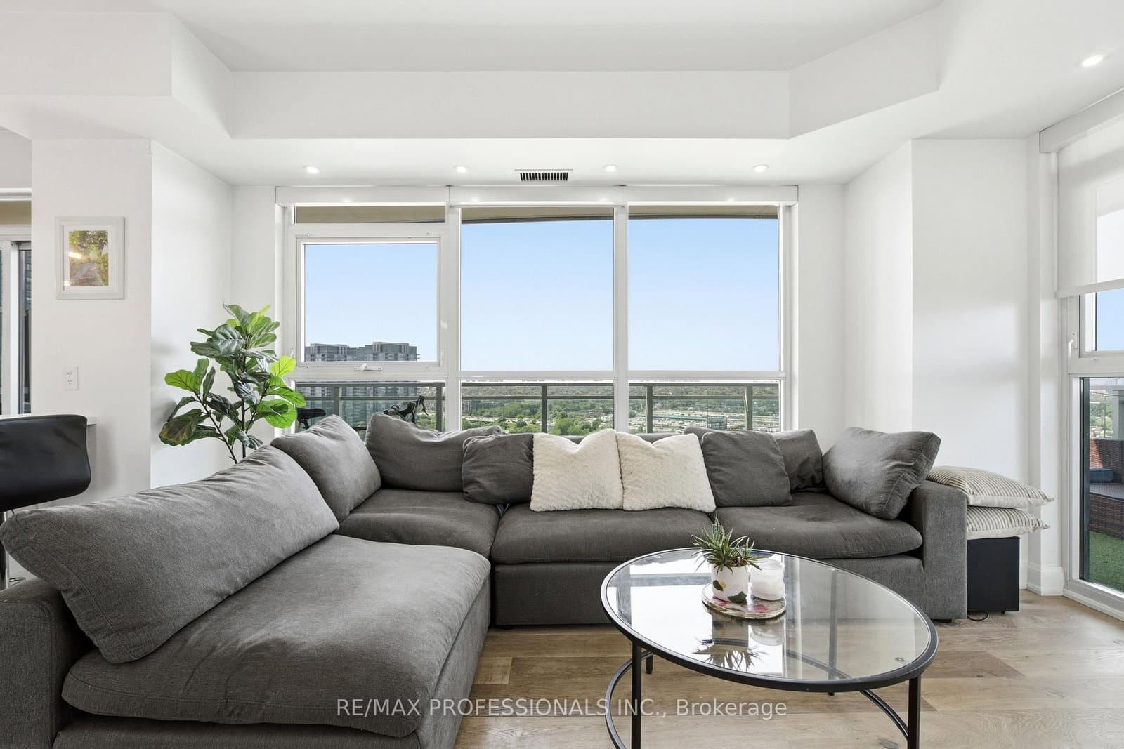 33 Shore Breeze Drive, Unit 1904 thumbnail 15