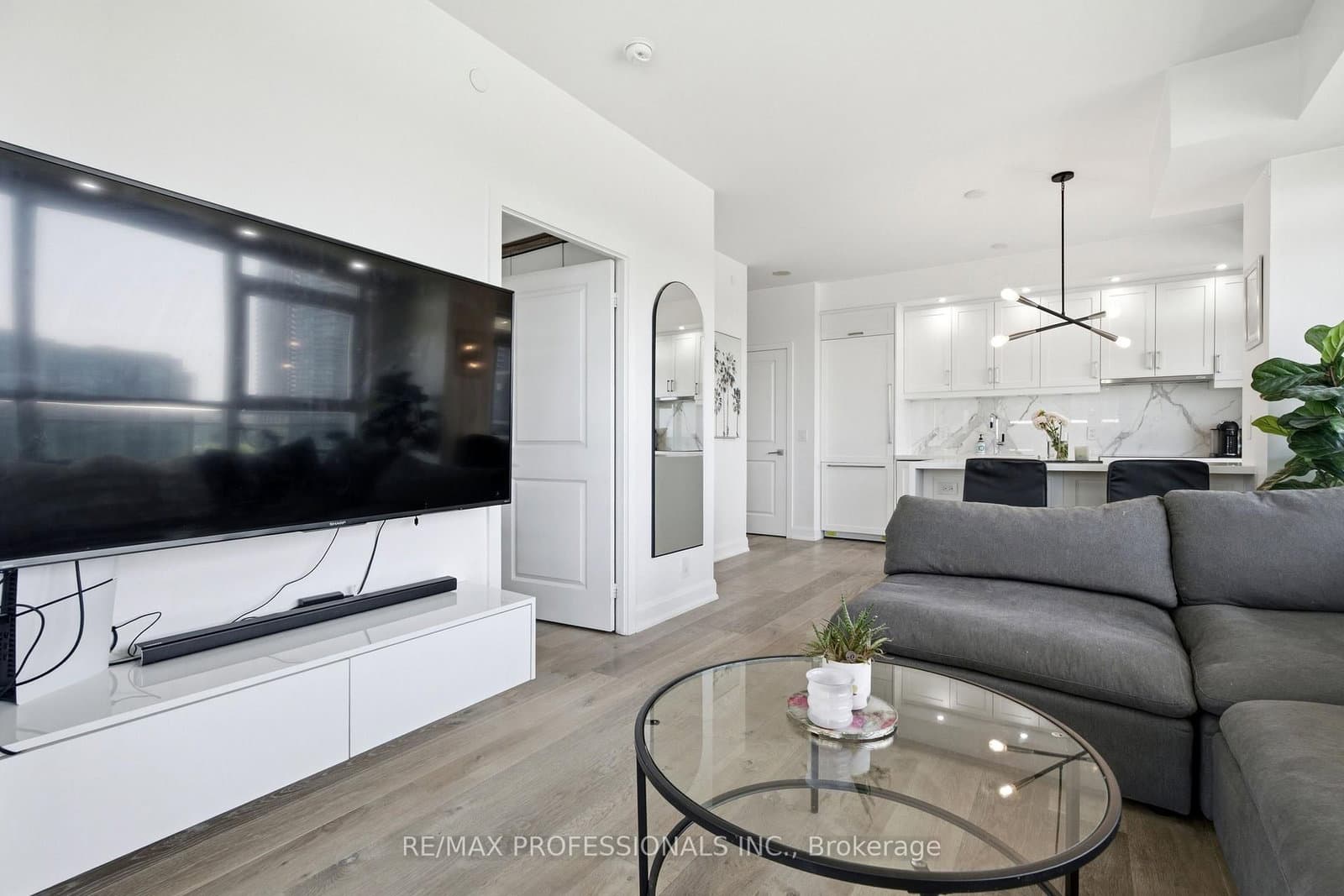 33 Shore Breeze Drive, Unit 1904 thumbnail 18