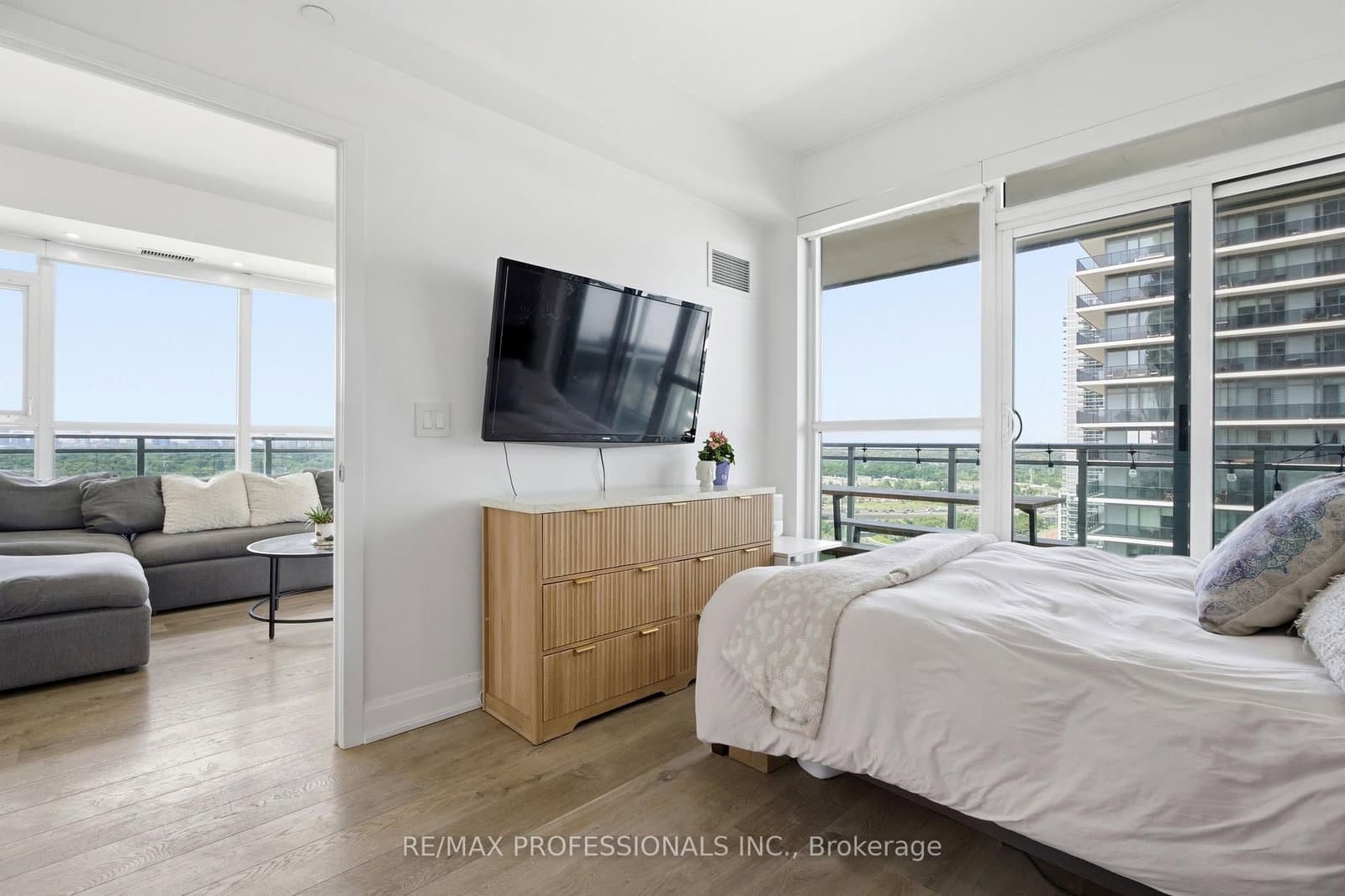 33 Shore Breeze Drive, Unit 1904 thumbnail 21