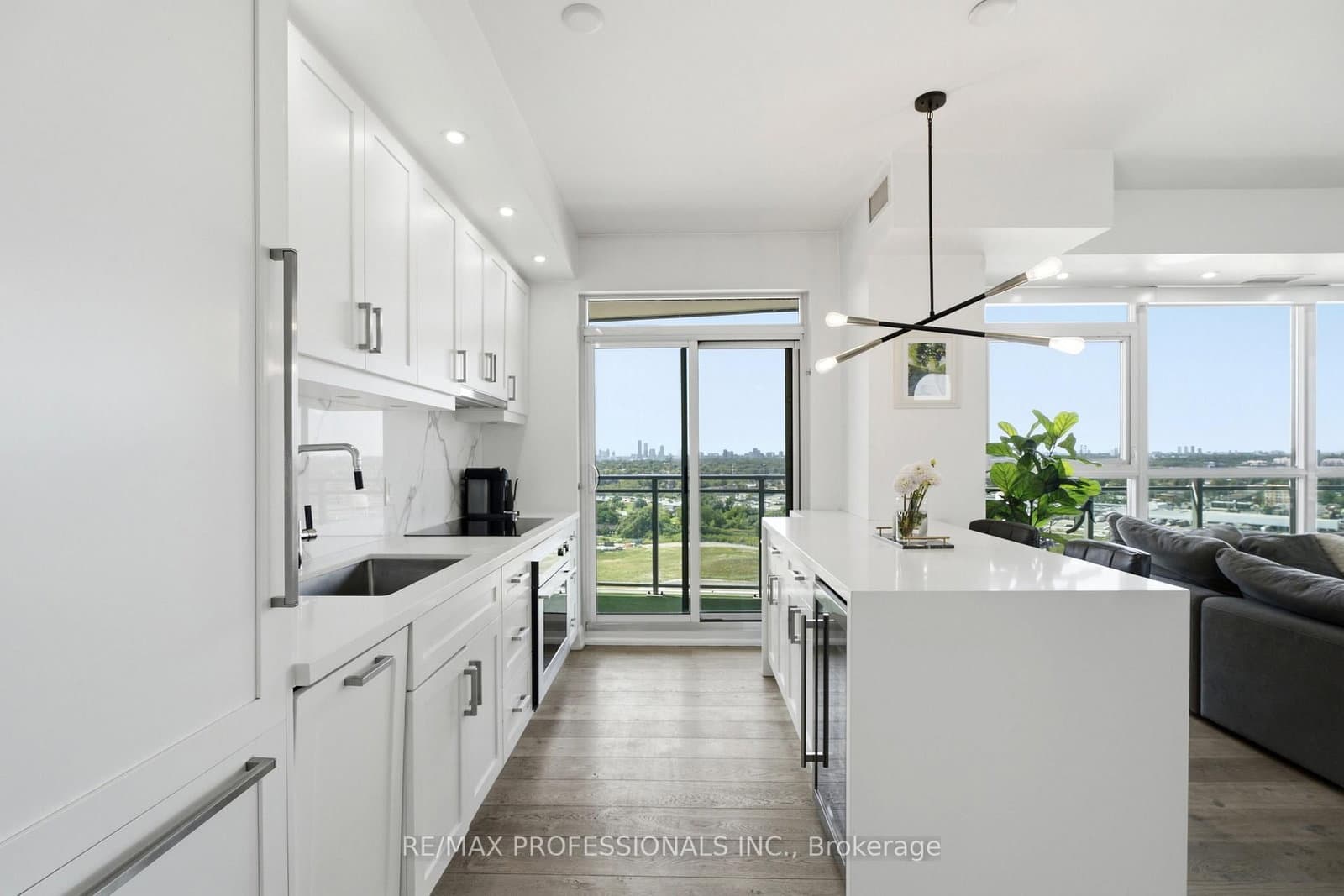 33 Shore Breeze Drive, Unit 1904 thumbnail 8