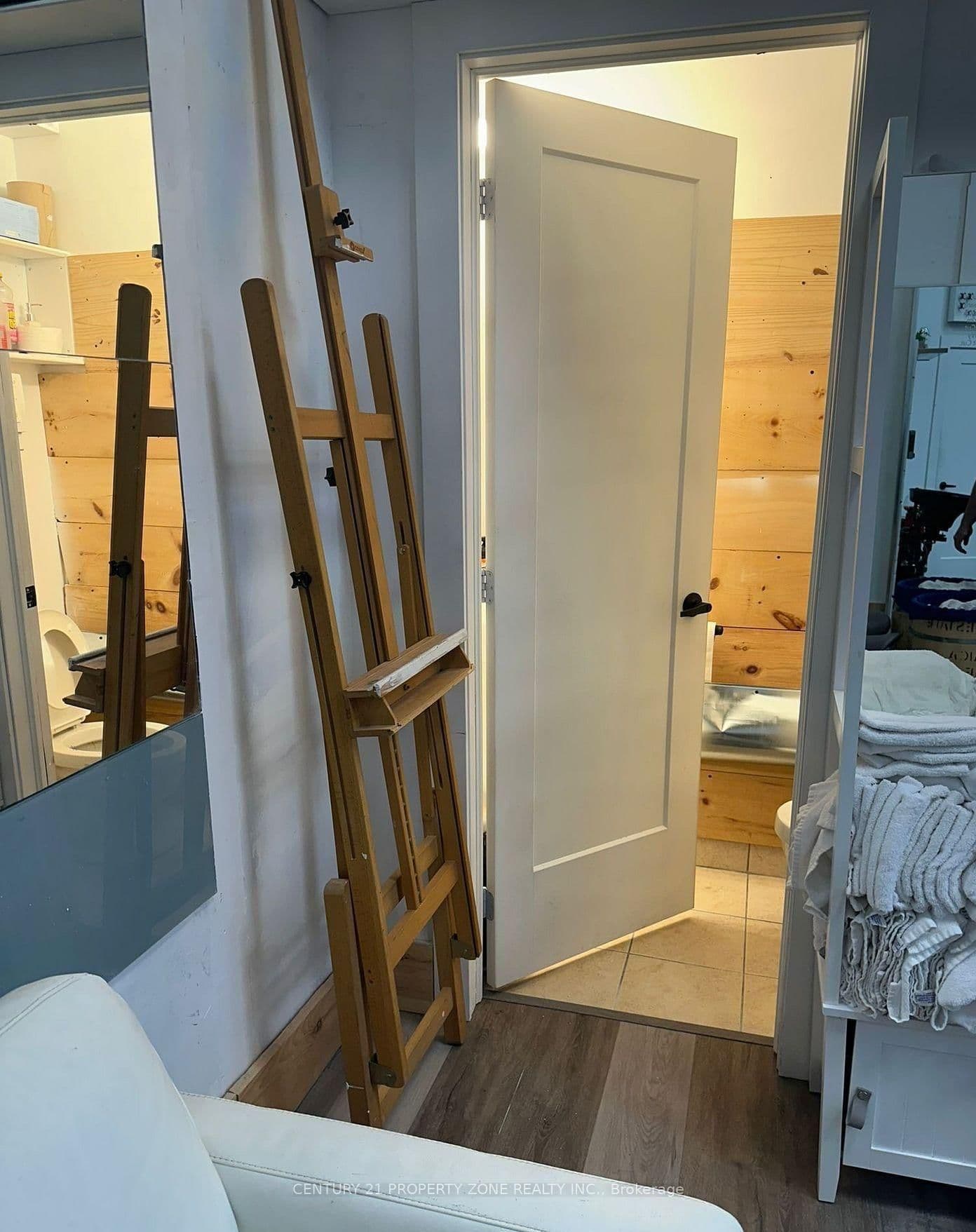 2067 Lake Shore Boulevard W, Unit 109 thumbnail 11