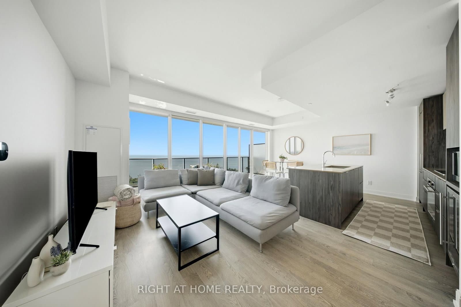 70 Annie Craig Drive, Unit 2605 thumbnail 12