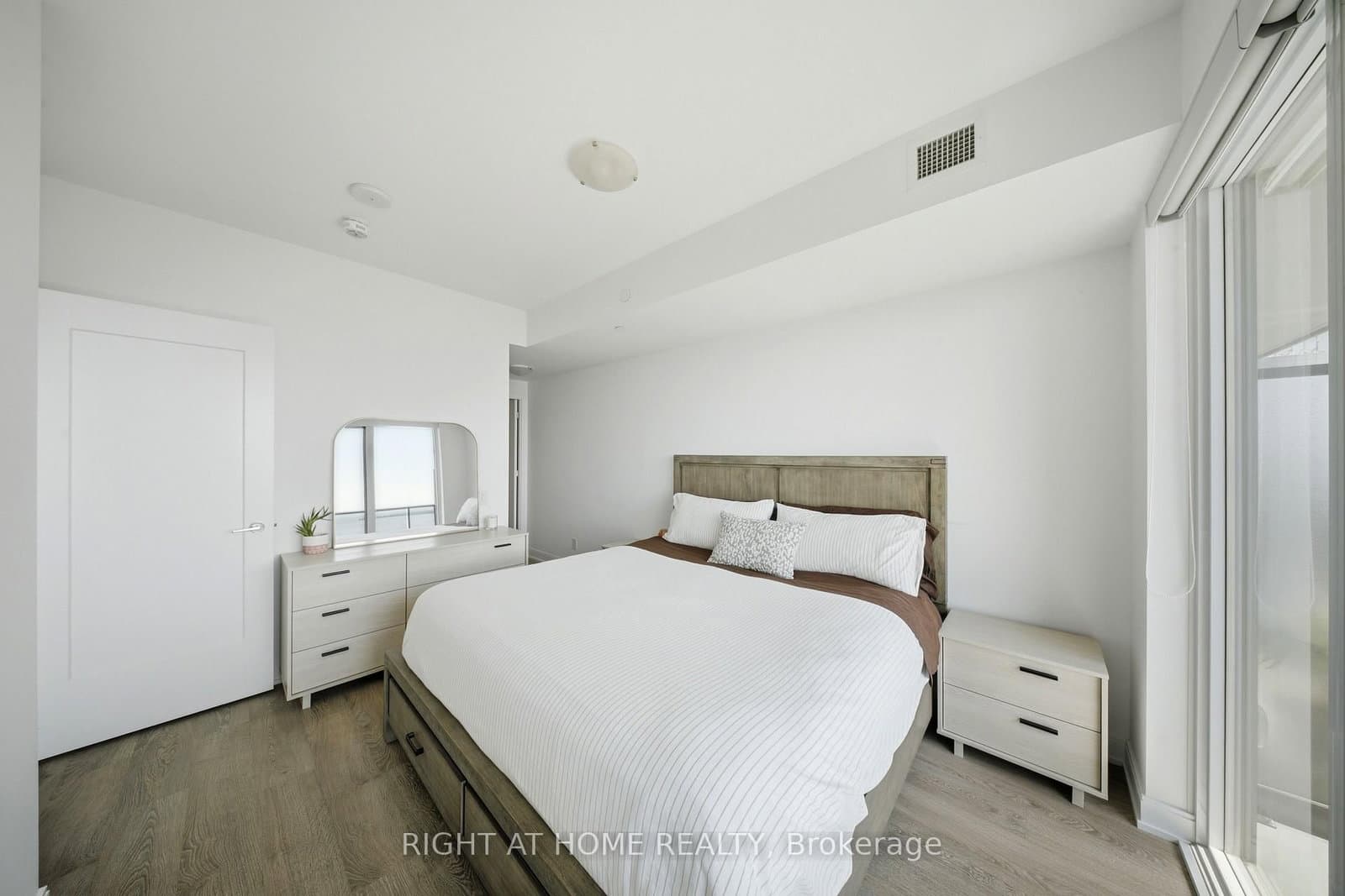 70 Annie Craig Drive, Unit 2605 thumbnail 16