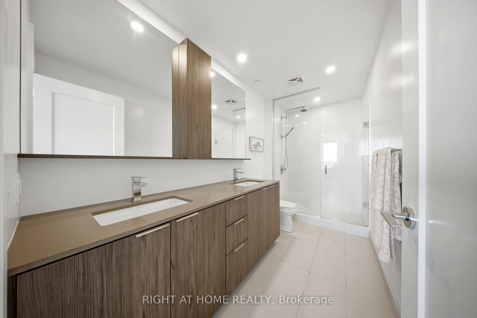 70 Annie Craig Drive, Unit 2605 thumbnail 18