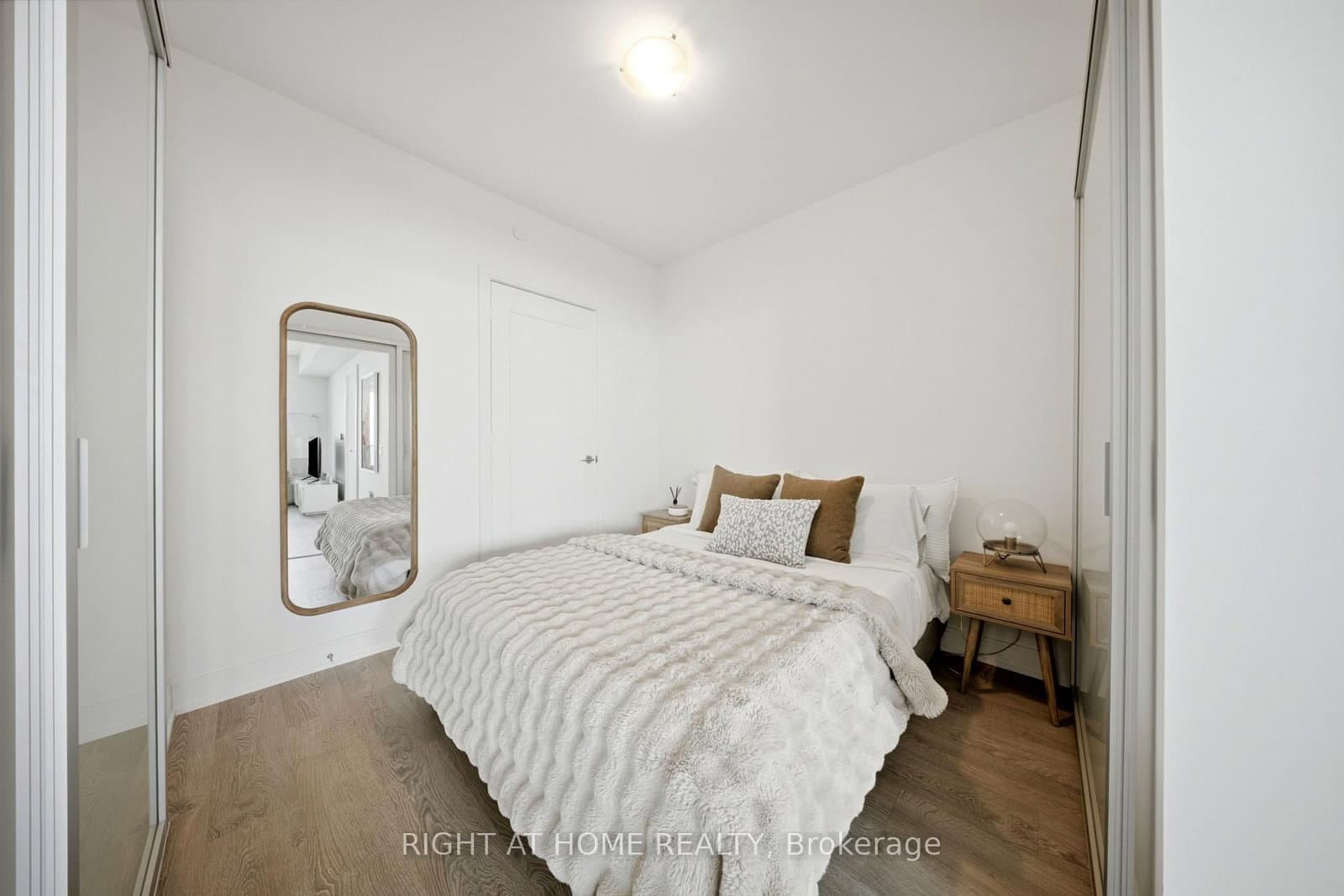 70 Annie Craig Drive, Unit 2605 thumbnail 19