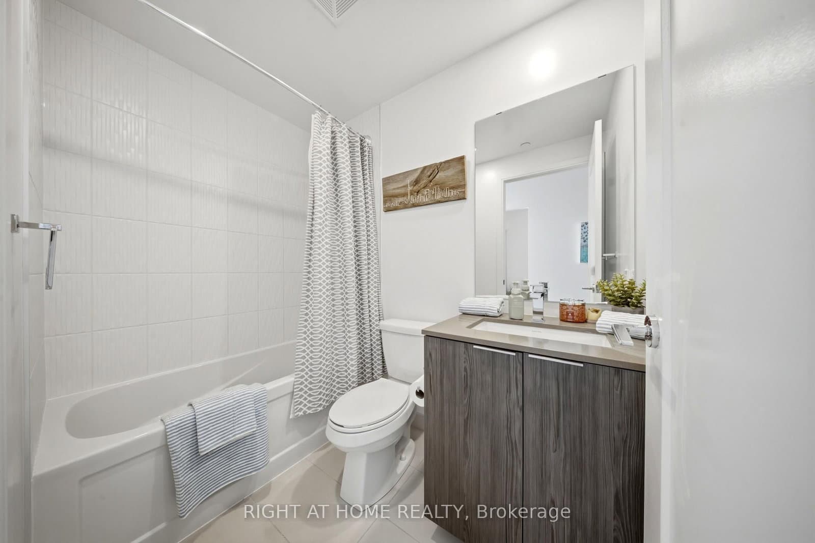 70 Annie Craig Drive, Unit 2605 thumbnail 20