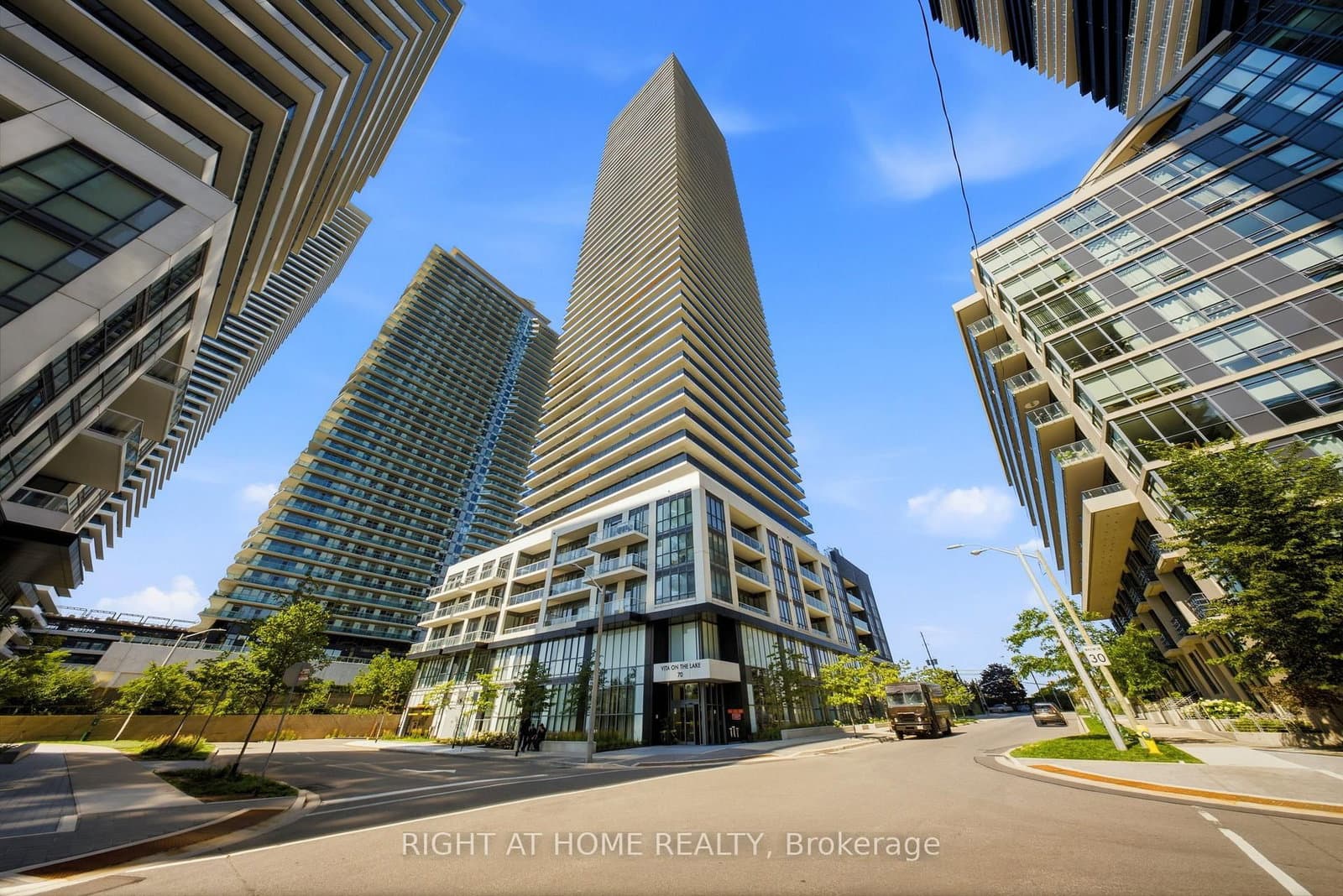 70 Annie Craig Drive, Unit 2605 thumbnail 23