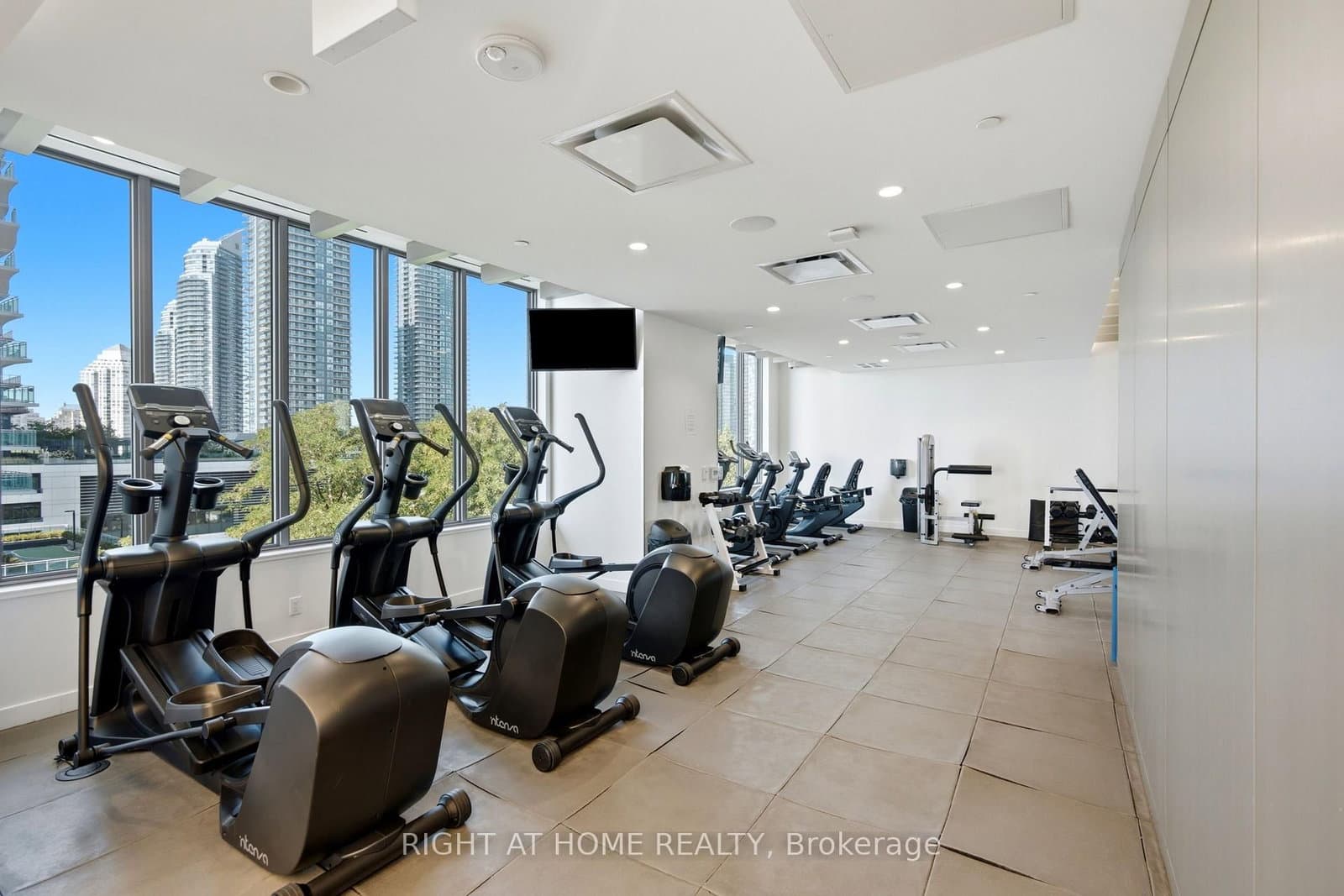 70 Annie Craig Drive, Unit 2605 thumbnail 32