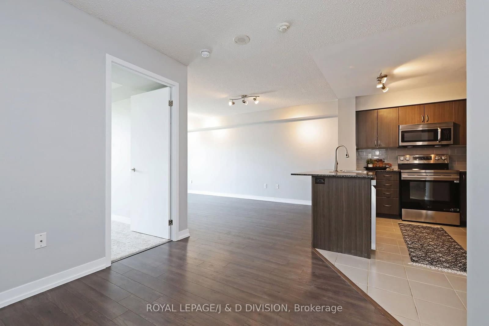816 Lansdowne Avenue, Unit 511 thumbnail 13