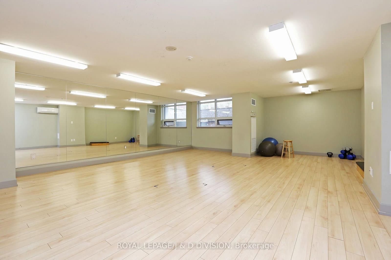 816 Lansdowne Avenue, Unit 511 thumbnail 27