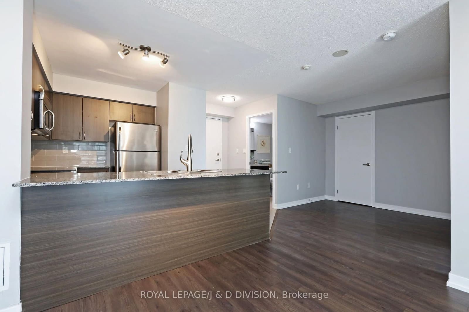 816 Lansdowne Avenue, Unit 511 thumbnail 7