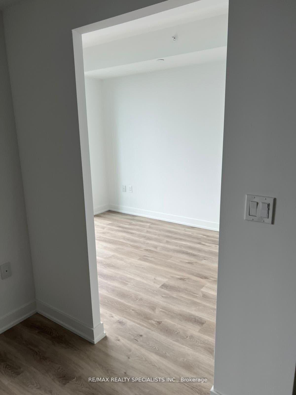 370 Martha Street S, Unit 1206 thumbnail 2