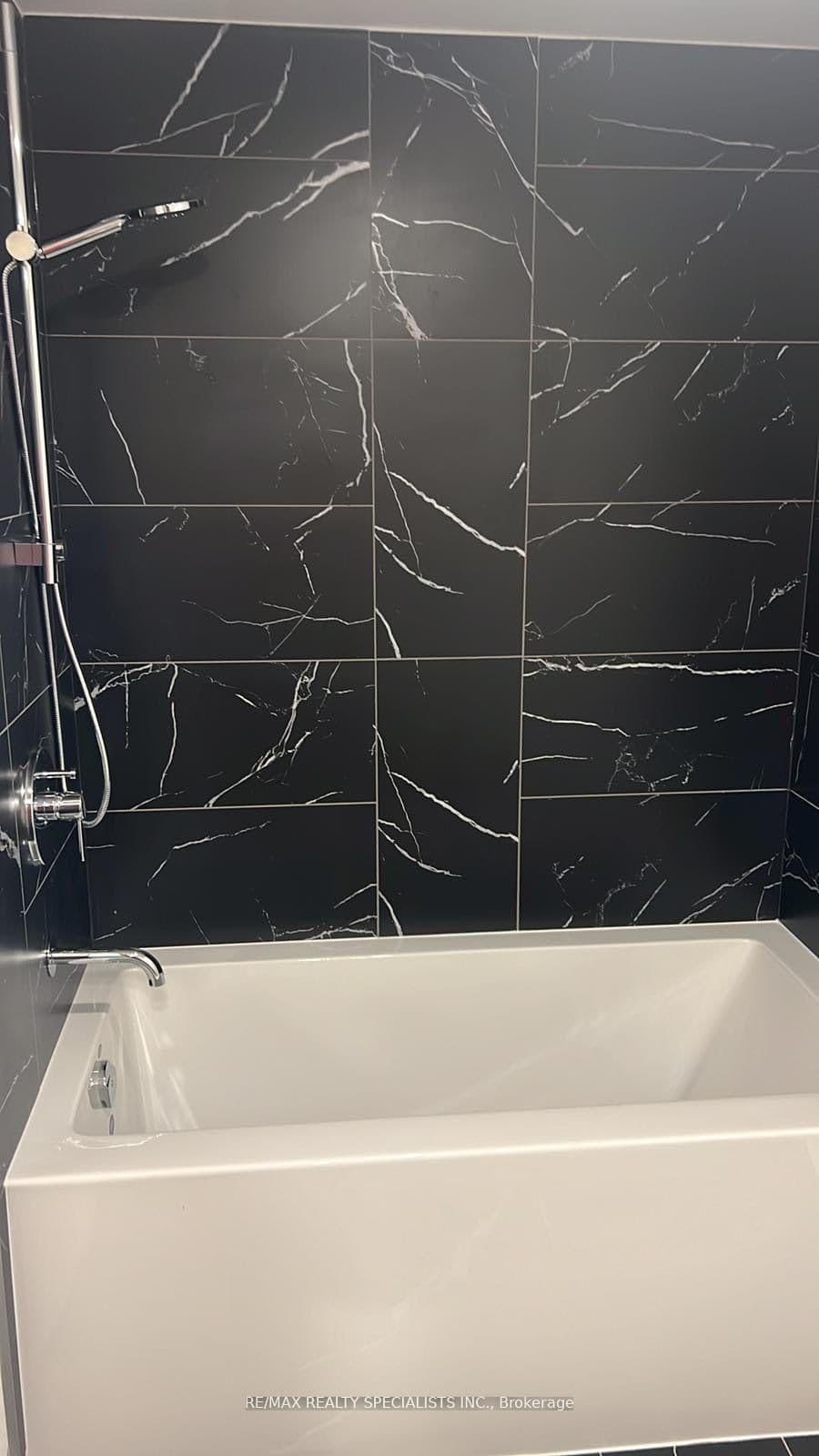 370 Martha Street S, Unit 1206 thumbnail 4