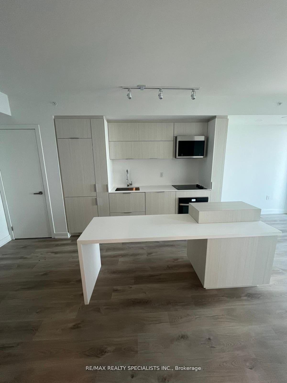 370 Martha Street S, Unit 1206 thumbnail 6