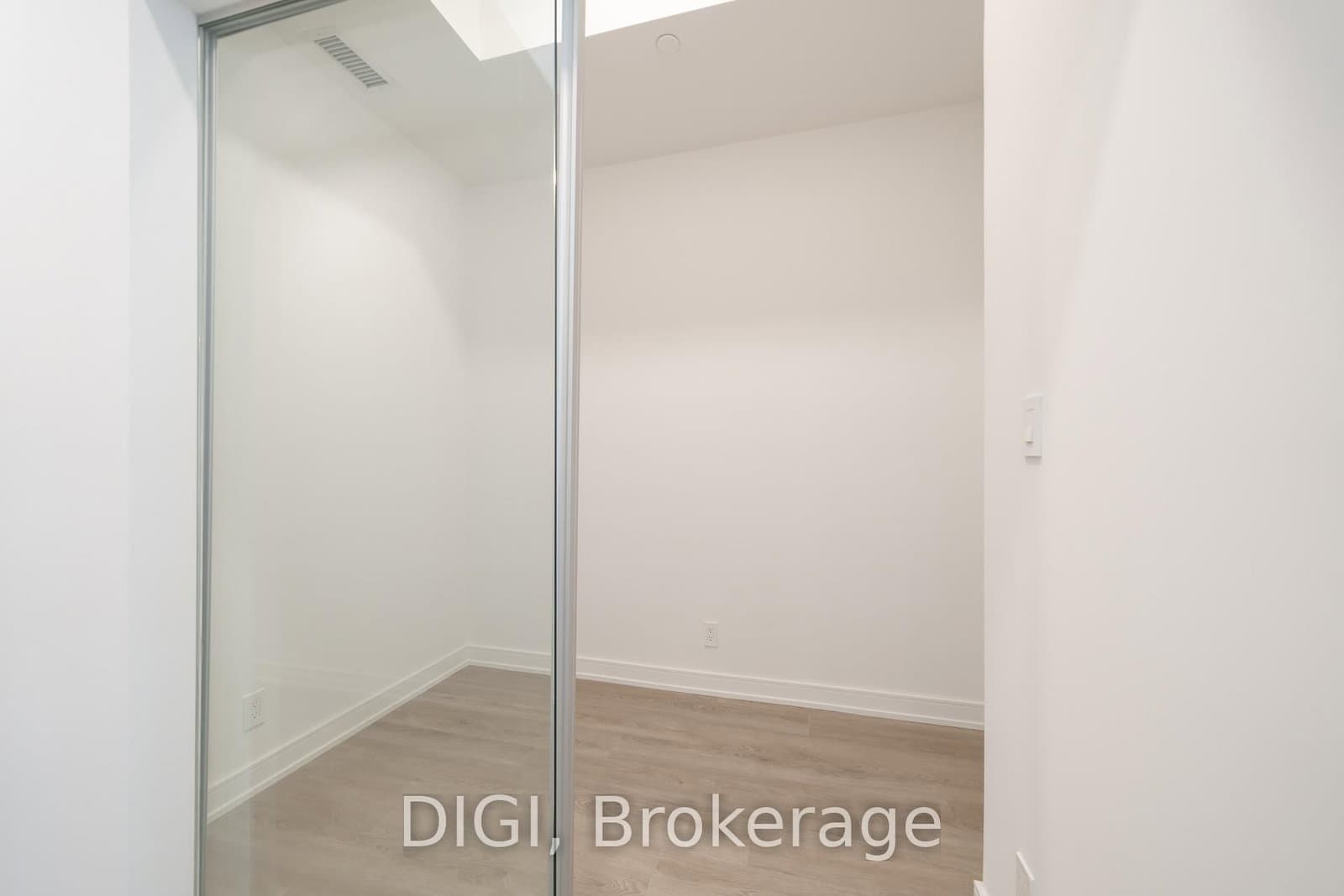 485 Perth Avenue, Unit W426 thumbnail 22