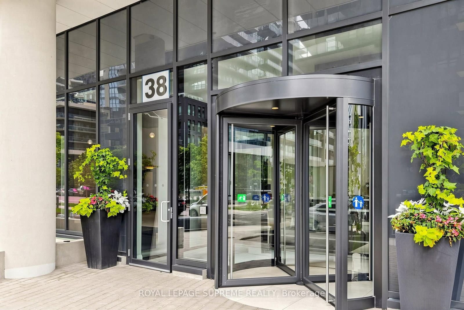 38 Annie Craig Drive, Unit 2708 thumbnail 3