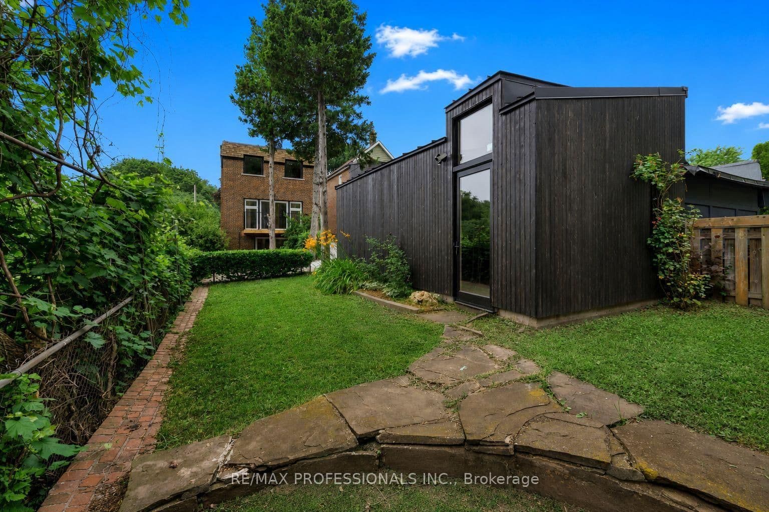 19 Arnold Avenue thumbnail 39