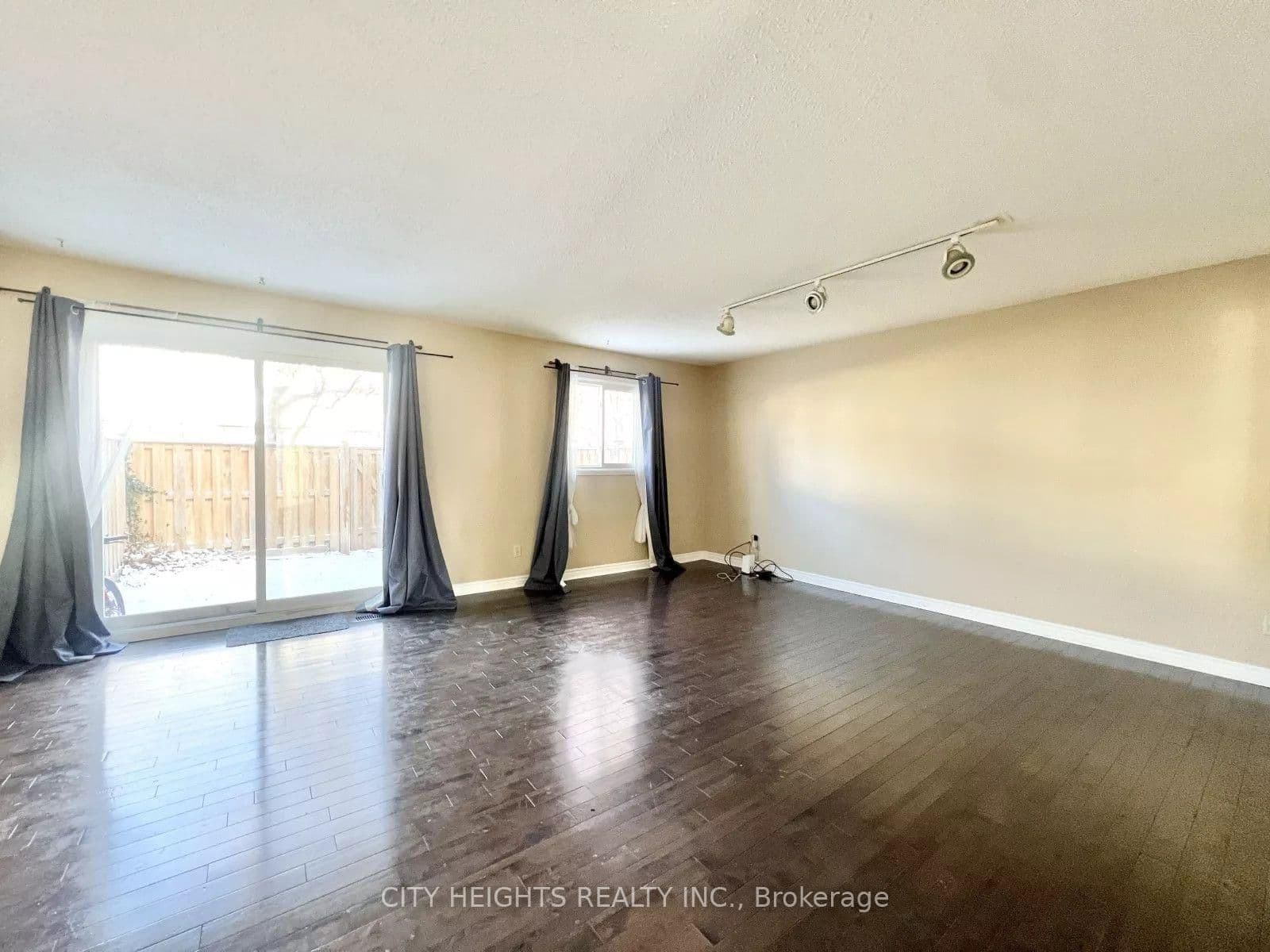 45 Hansen Road N, Unit 20 thumbnail 3