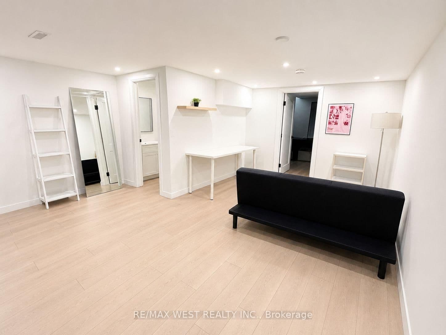 202 Perth Avenue, Unit 5 thumbnail 3