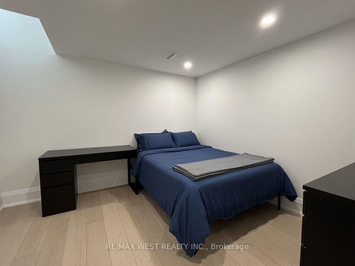 202 Perth Avenue, Unit 5 thumbnail 5