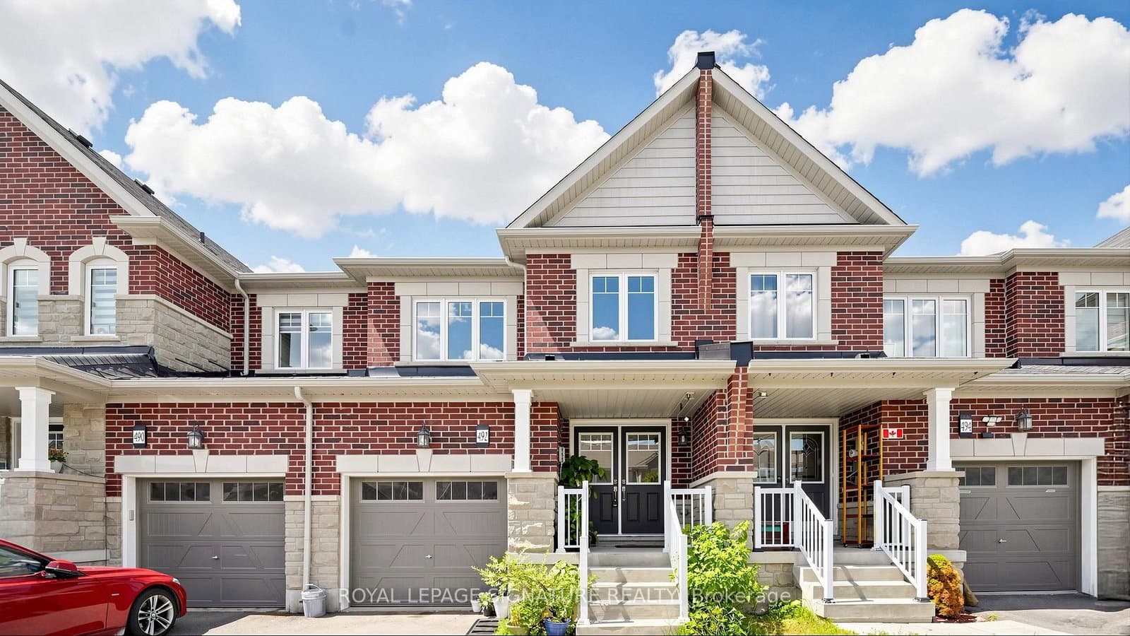 492 Queen Mary Drive thumbnail 2