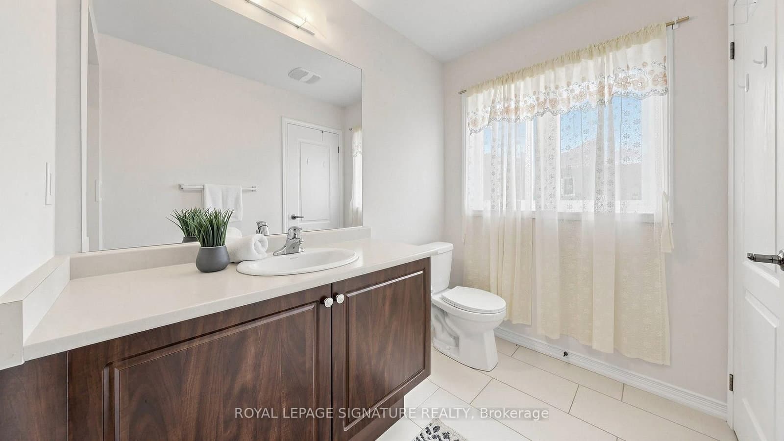 492 Queen Mary Drive thumbnail 30
