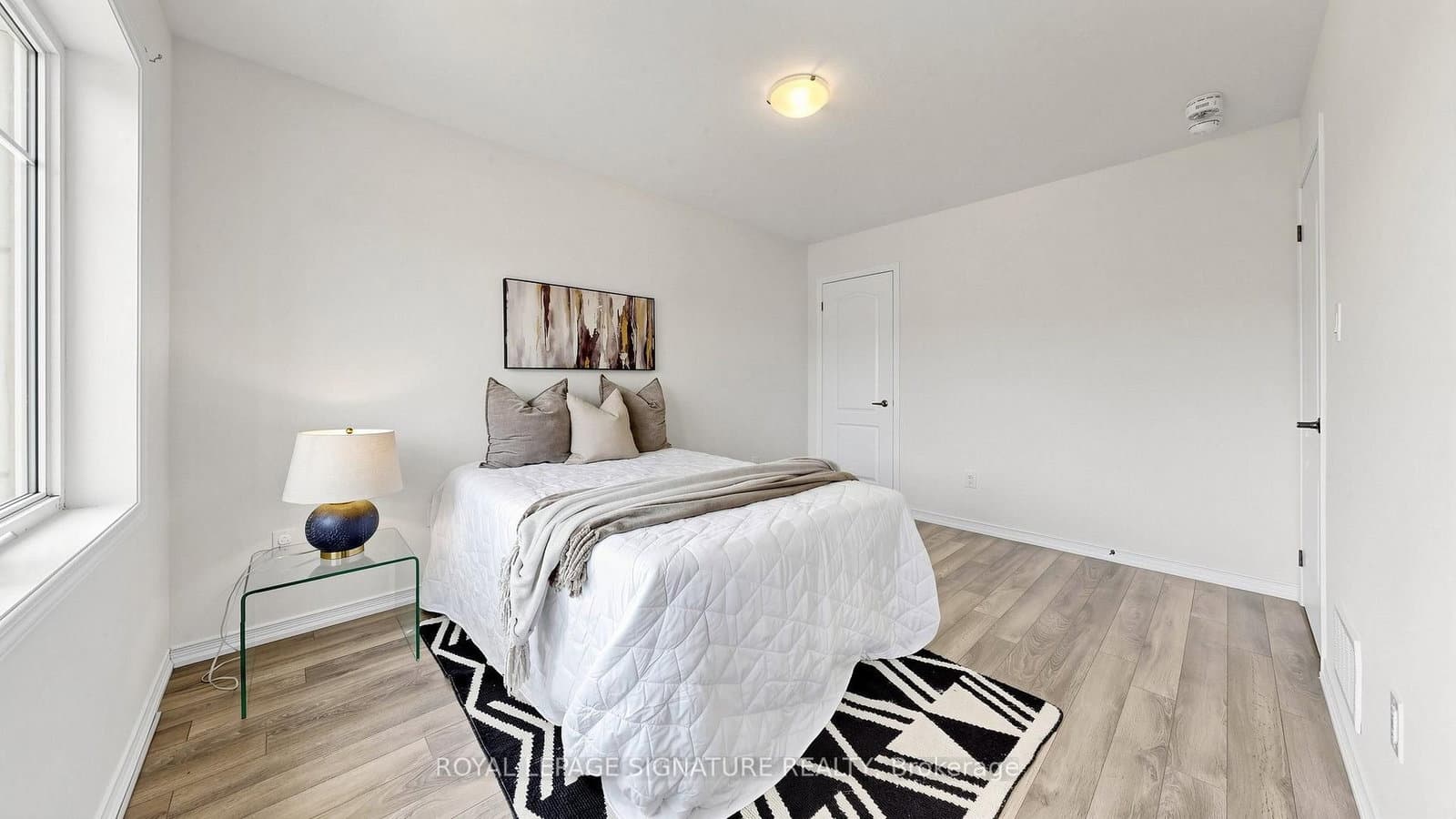492 Queen Mary Drive thumbnail 32