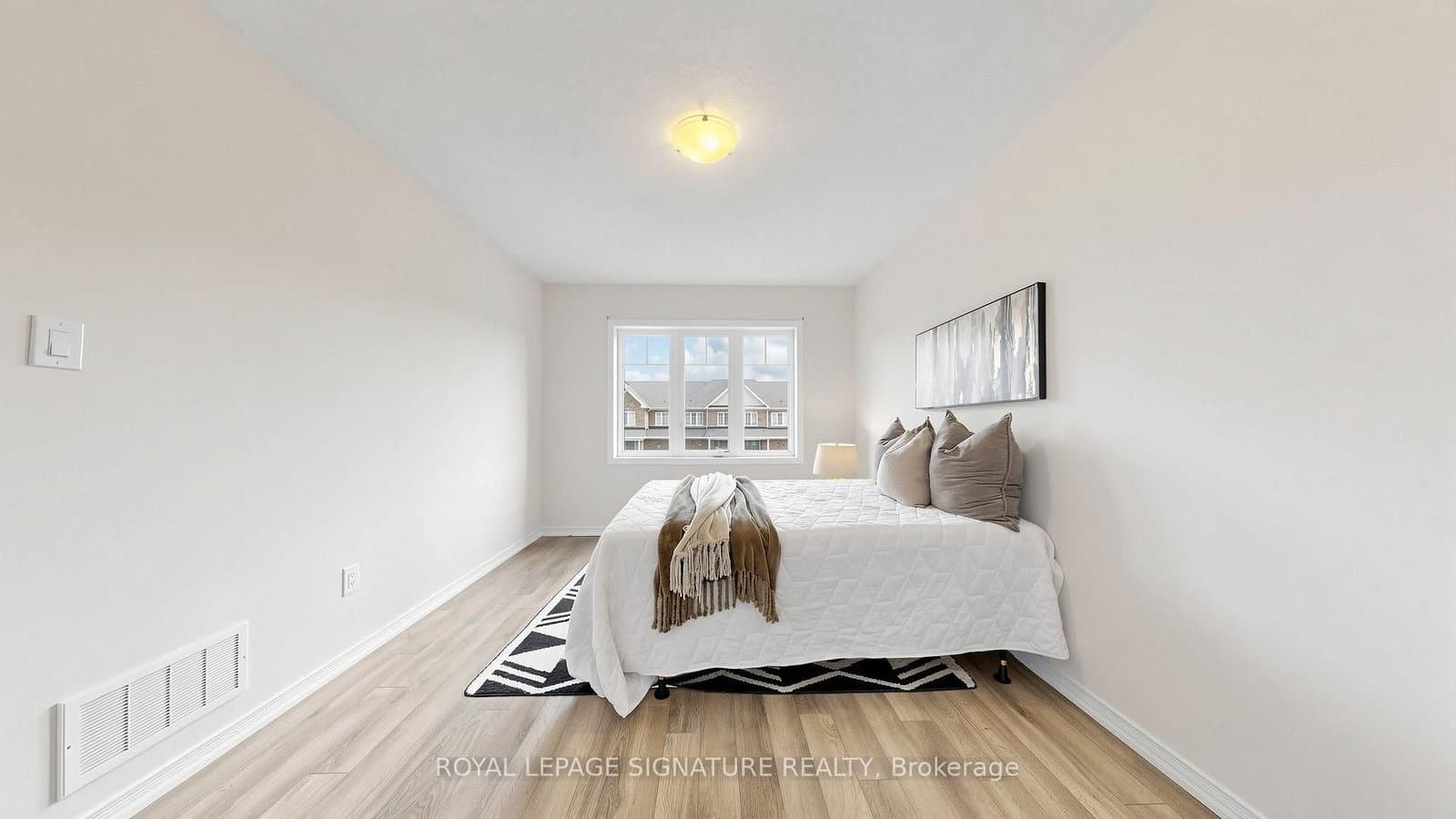 492 Queen Mary Drive thumbnail 33