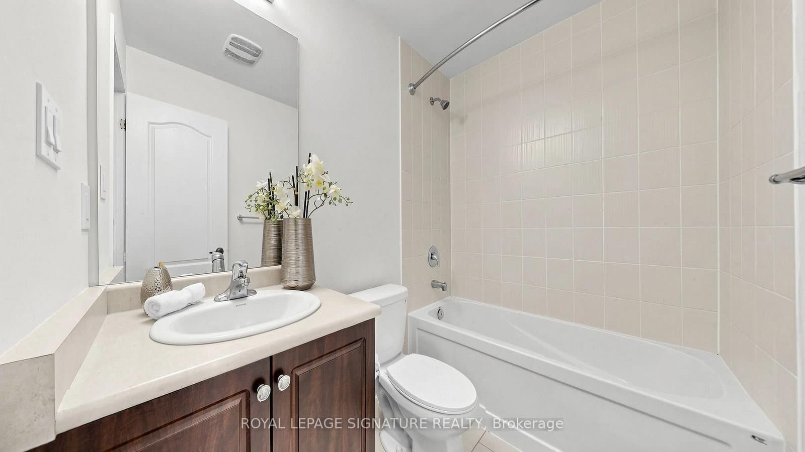 492 Queen Mary Drive thumbnail 35