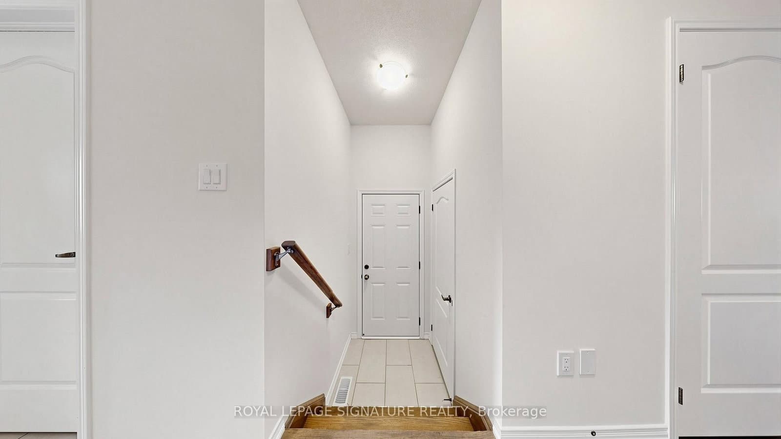492 Queen Mary Drive thumbnail 8